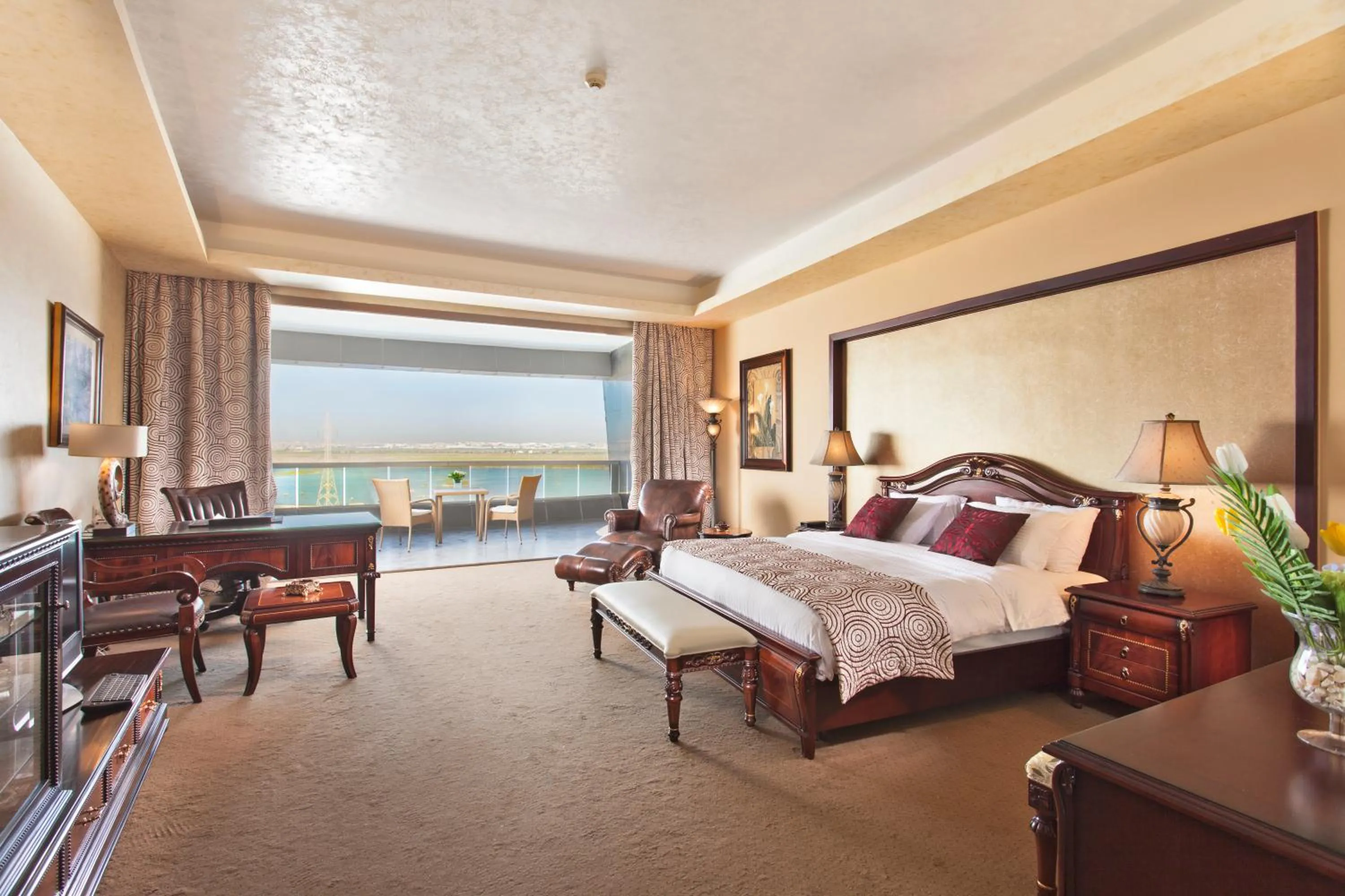 Photo of the whole room, Bed in Radisson Blu Hotel & Convention Center, Alexandria