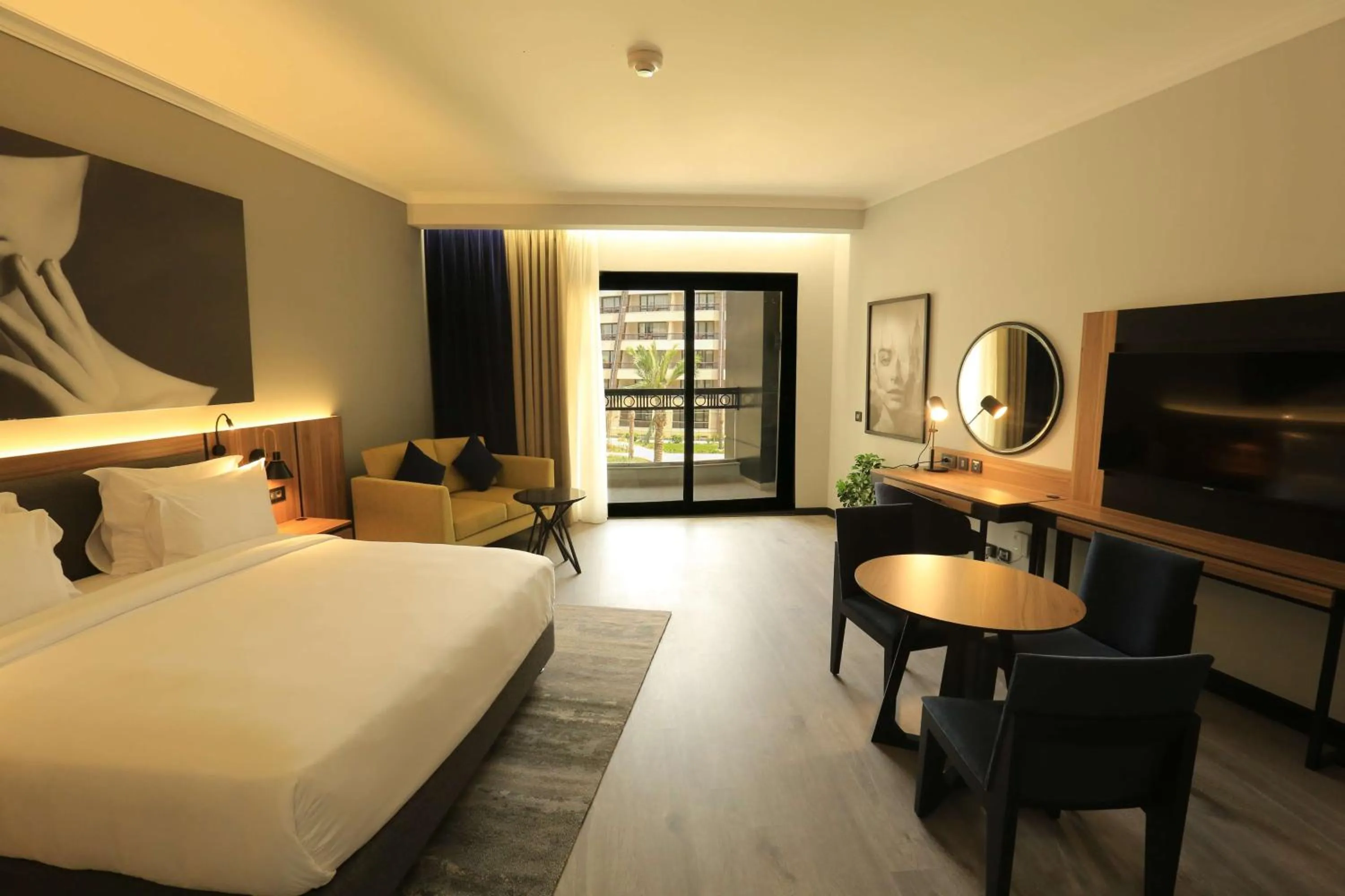 Bedroom, Bed in Radisson Blu Hotel & Convention Center, Alexandria