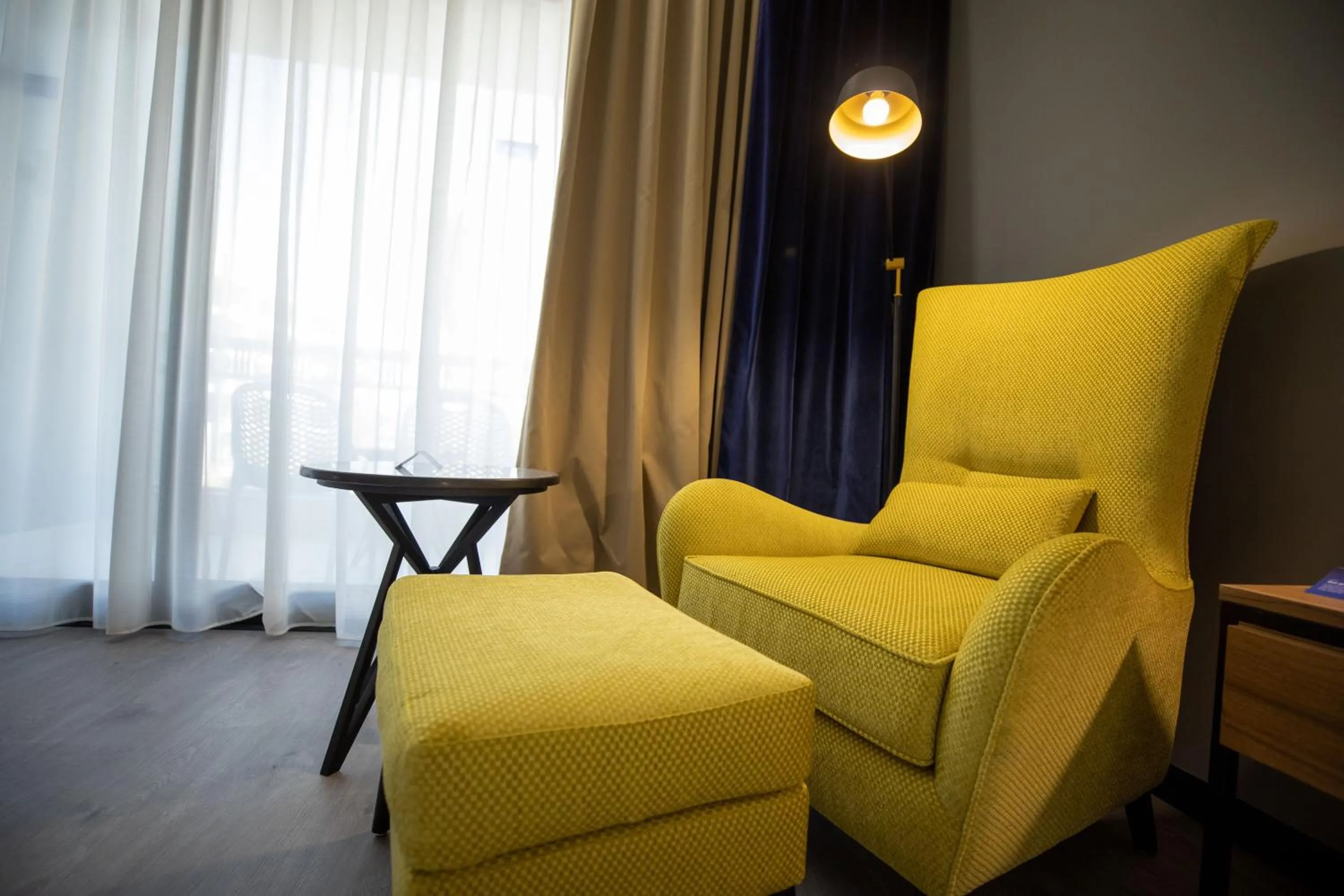 Seating area in Radisson Blu Hotel & Convention Center, Alexandria