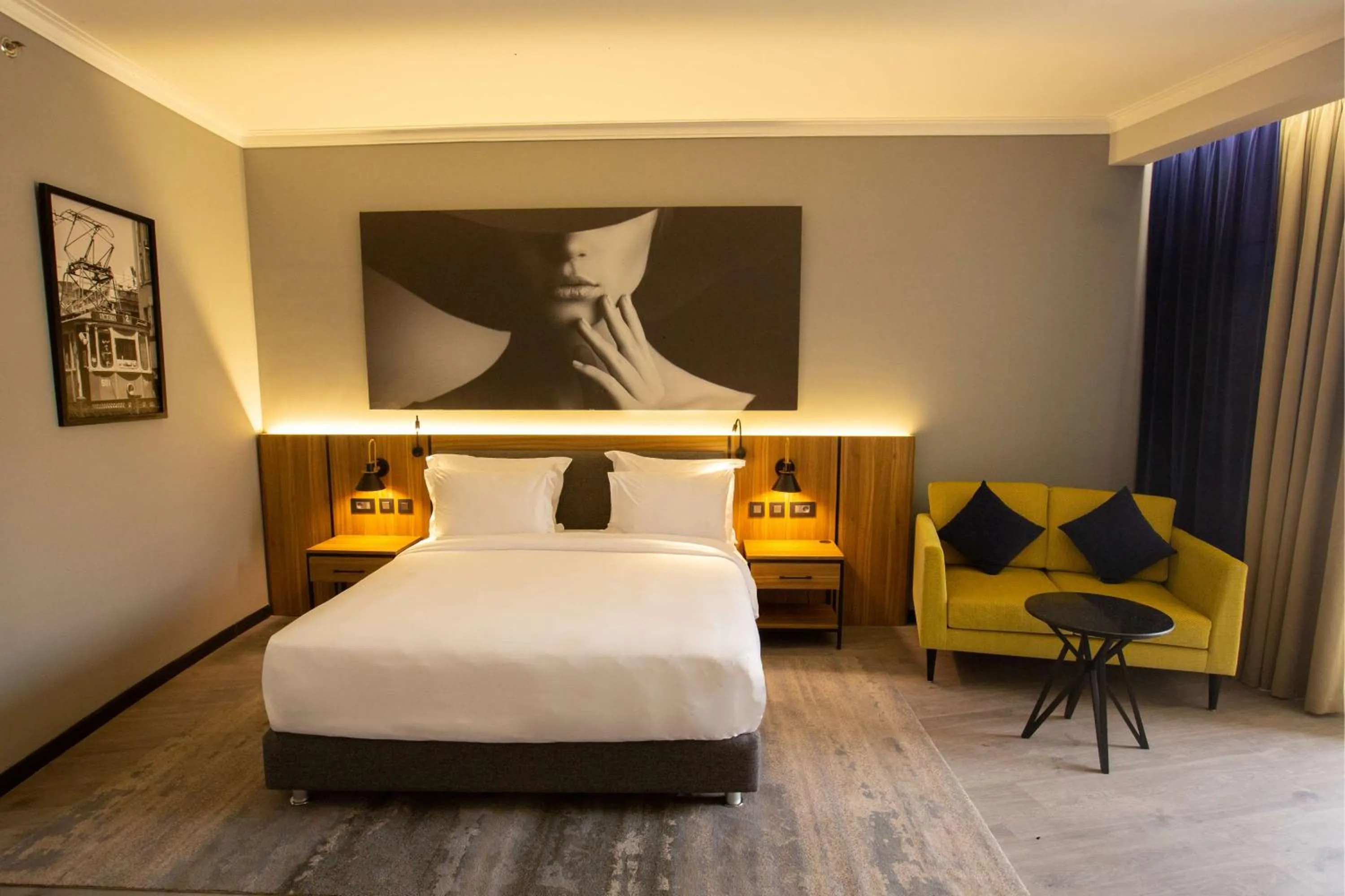 Bedroom, Bed in Radisson Blu Hotel & Convention Center, Alexandria