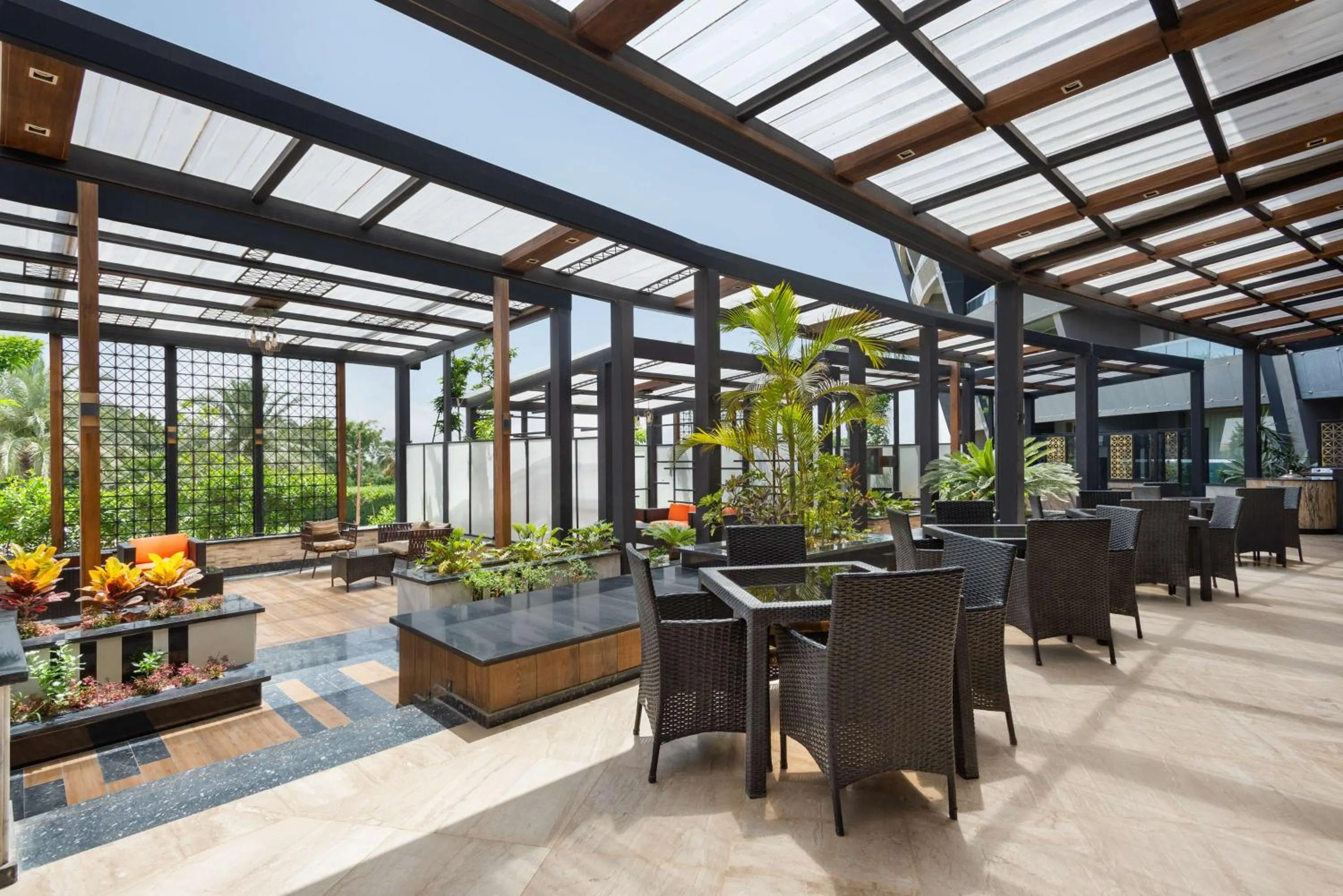 Lounge or bar in Radisson Blu Hotel & Convention Center, Alexandria