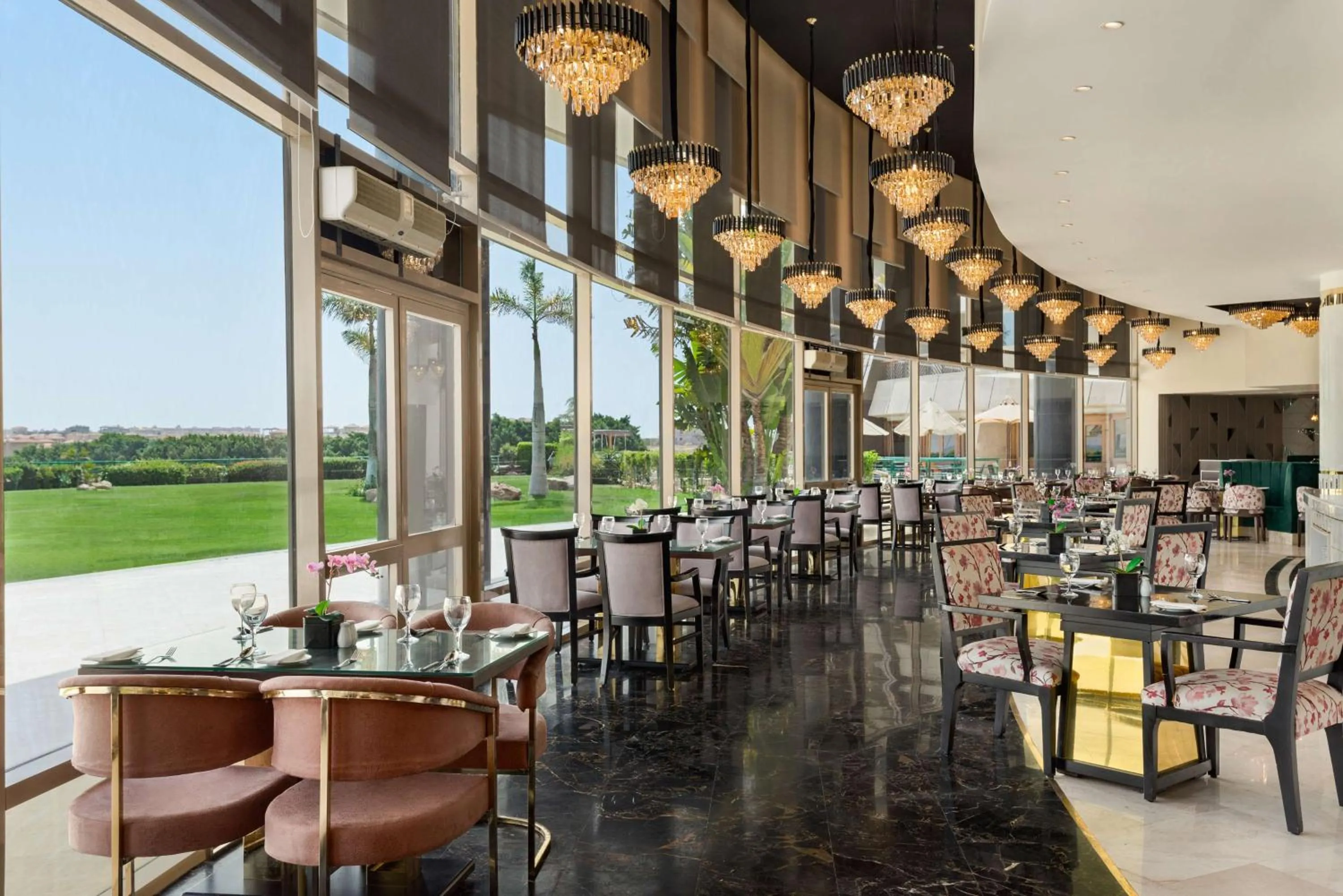 Restaurant/places to eat in Radisson Blu Hotel & Convention Center, Alexandria