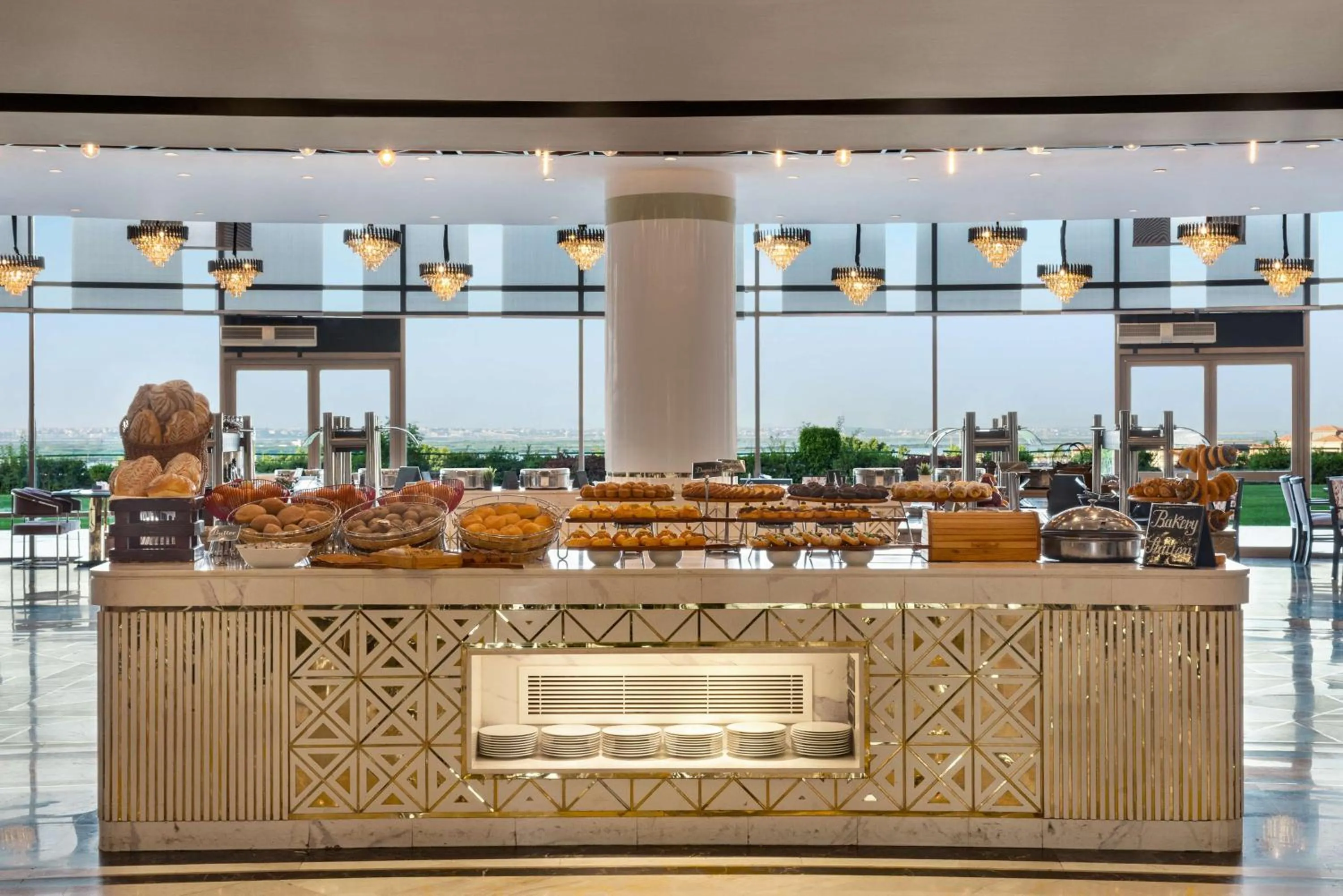 Restaurant/places to eat in Radisson Blu Hotel & Convention Center, Alexandria