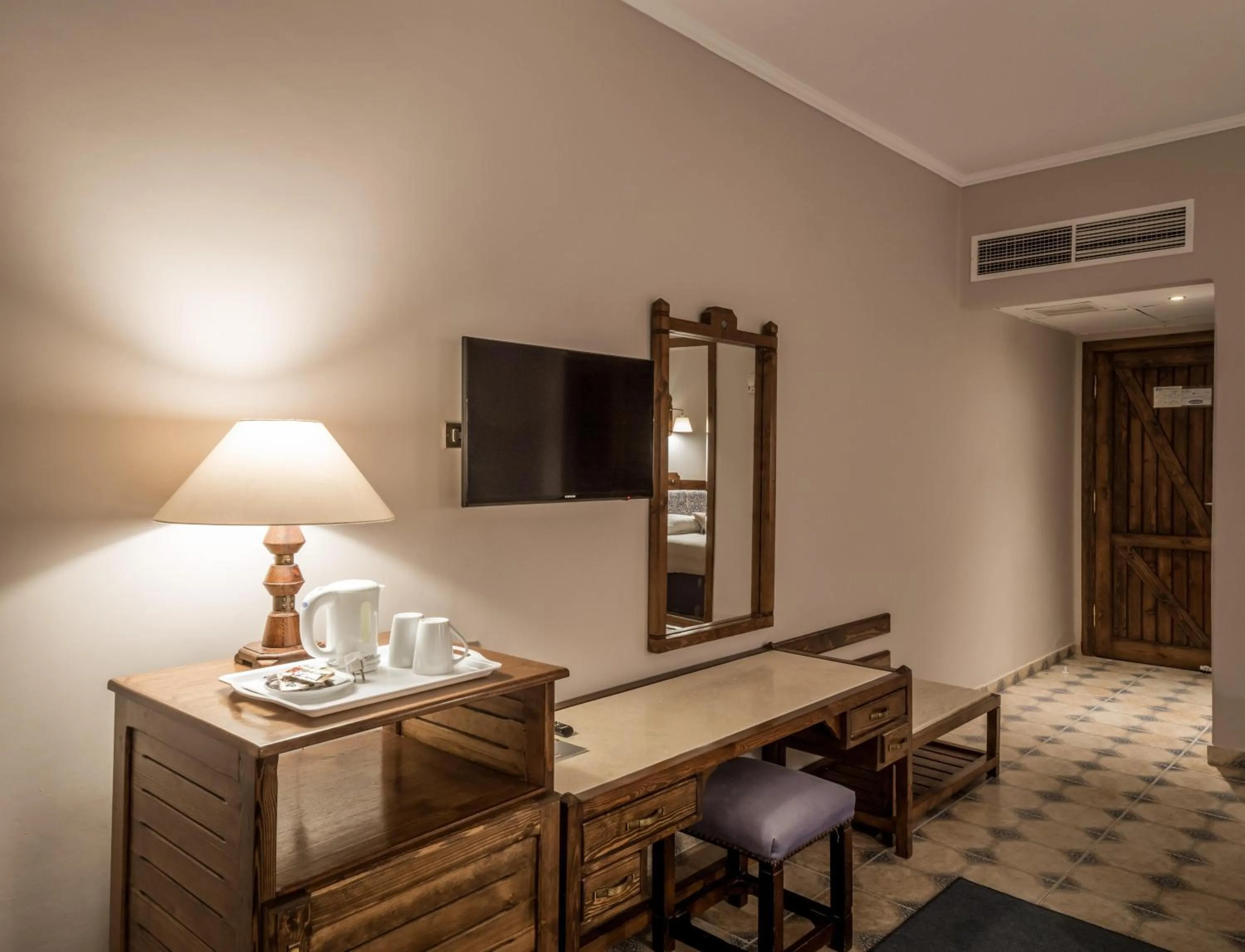 TV and multimedia in Sunny Days Palma De Mirette Resort & Spa