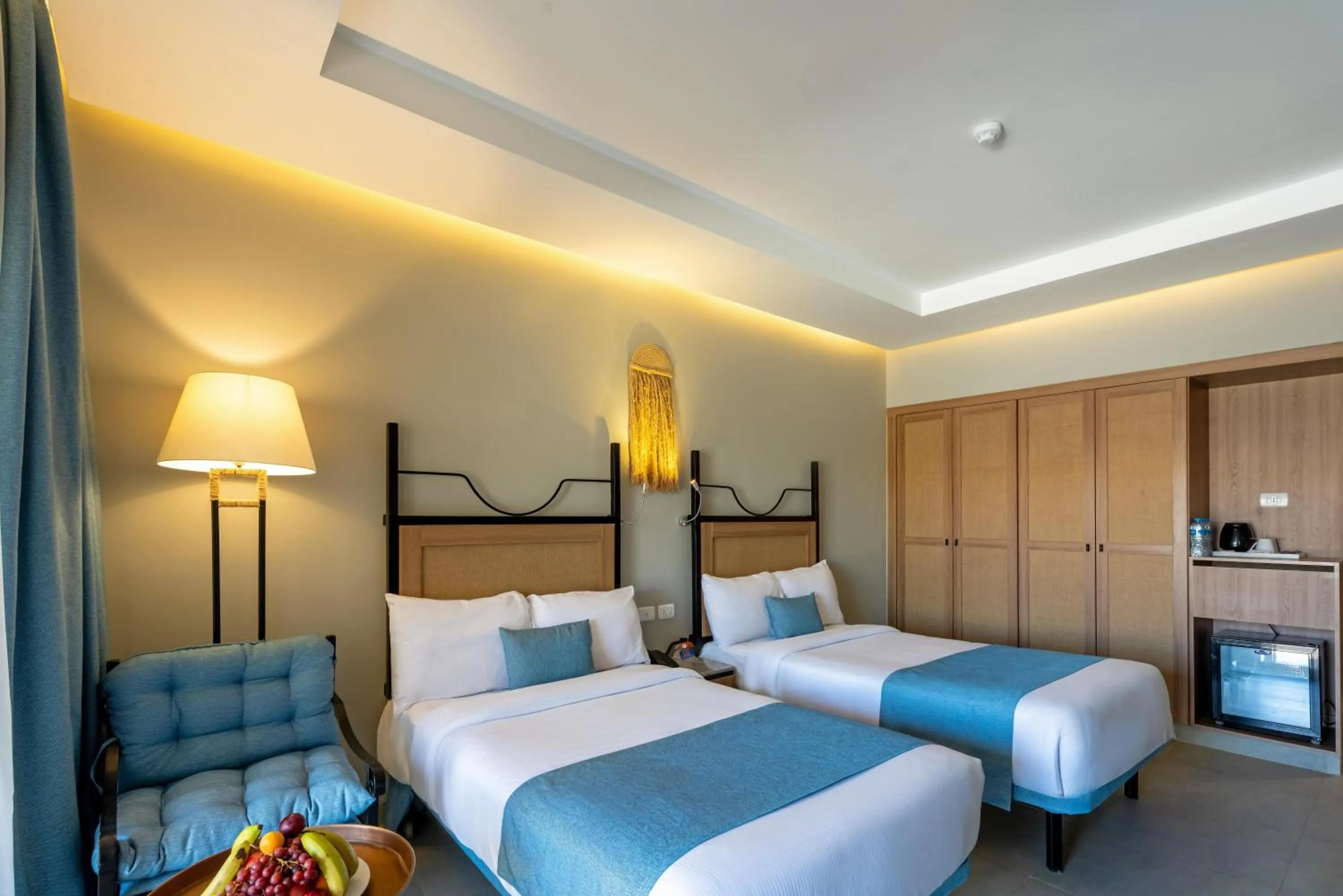 Photo of the whole room, Bed in Sunny Days Palma De Mirette Resort & Spa