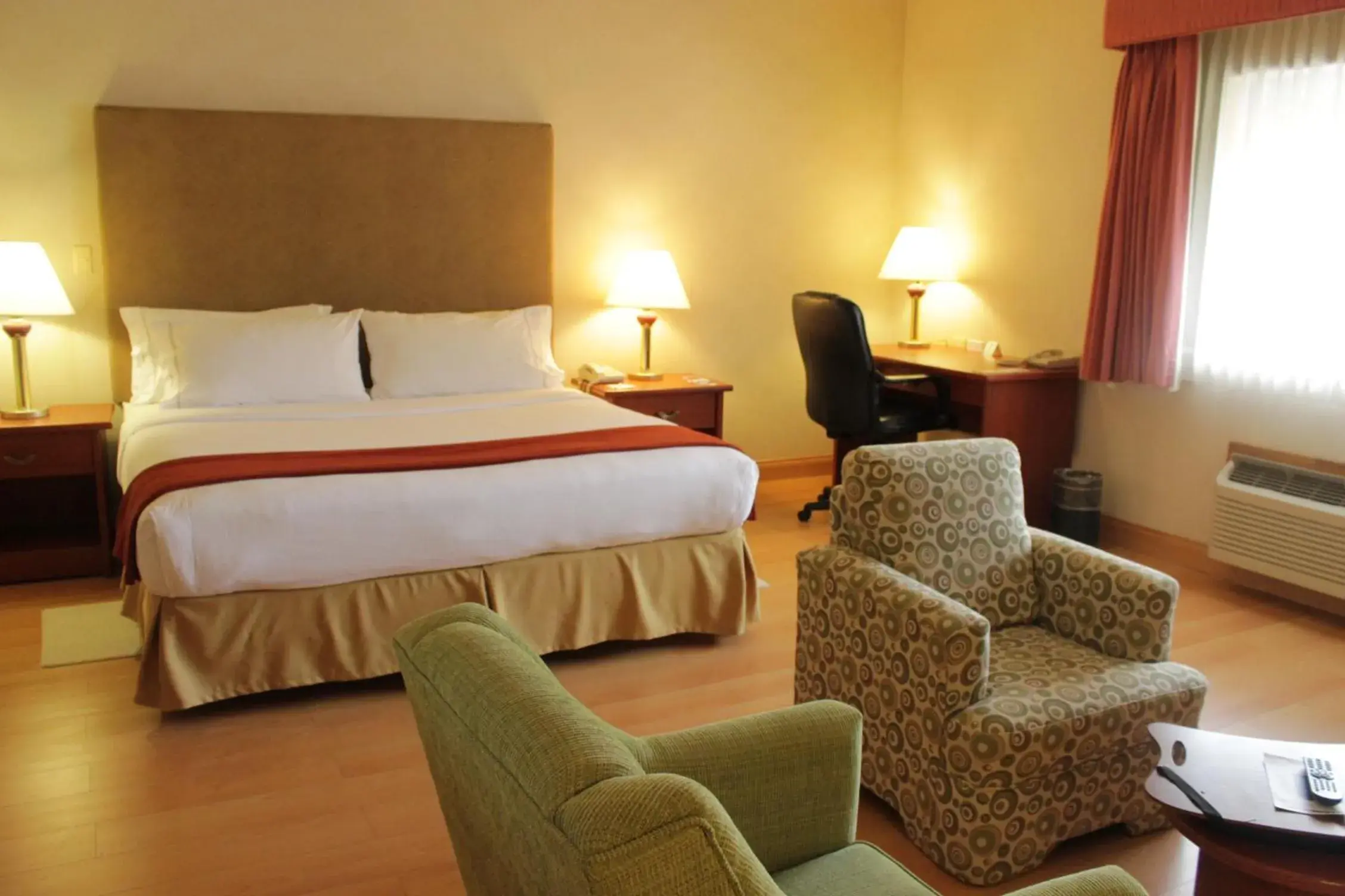 King Suite in Holiday Inn Express Chihuahua by IHG King Suite in Holiday Inn Express Chihuahua by IHG