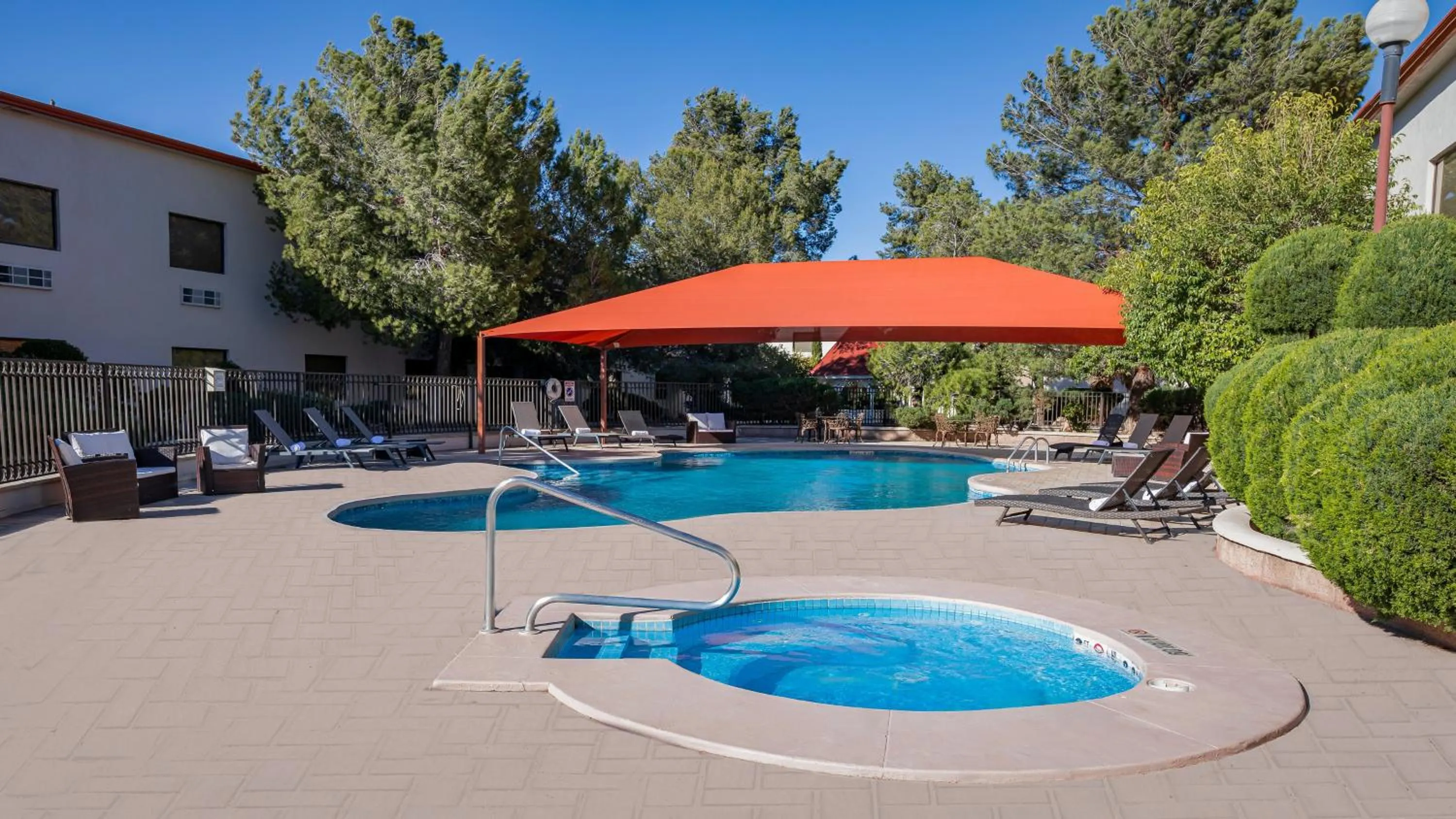 Swimming pool in Holiday Inn Express Chihuahua by IHG