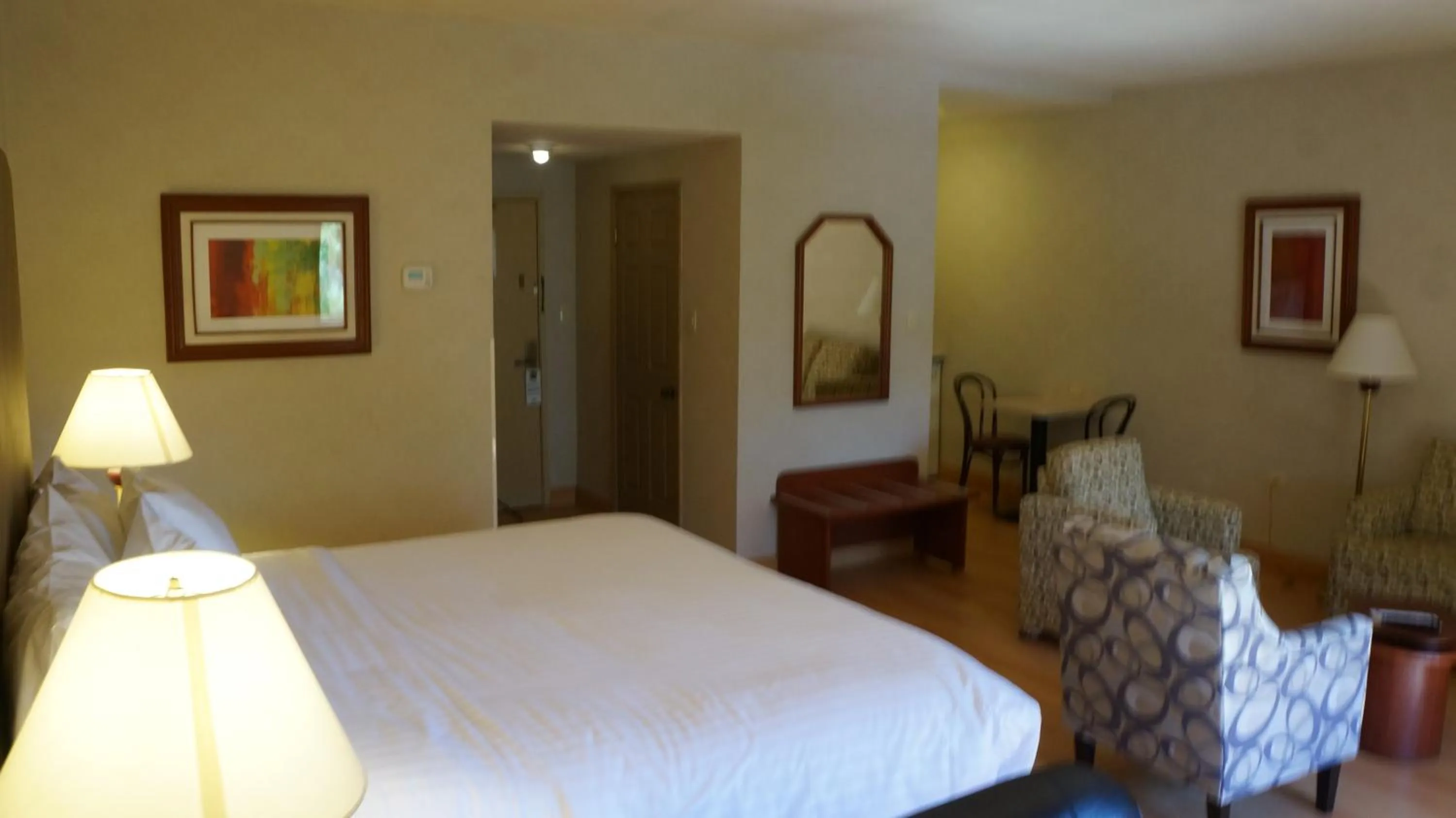 Kitchen or kitchenette, Bed in Holiday Inn Express Chihuahua by IHG