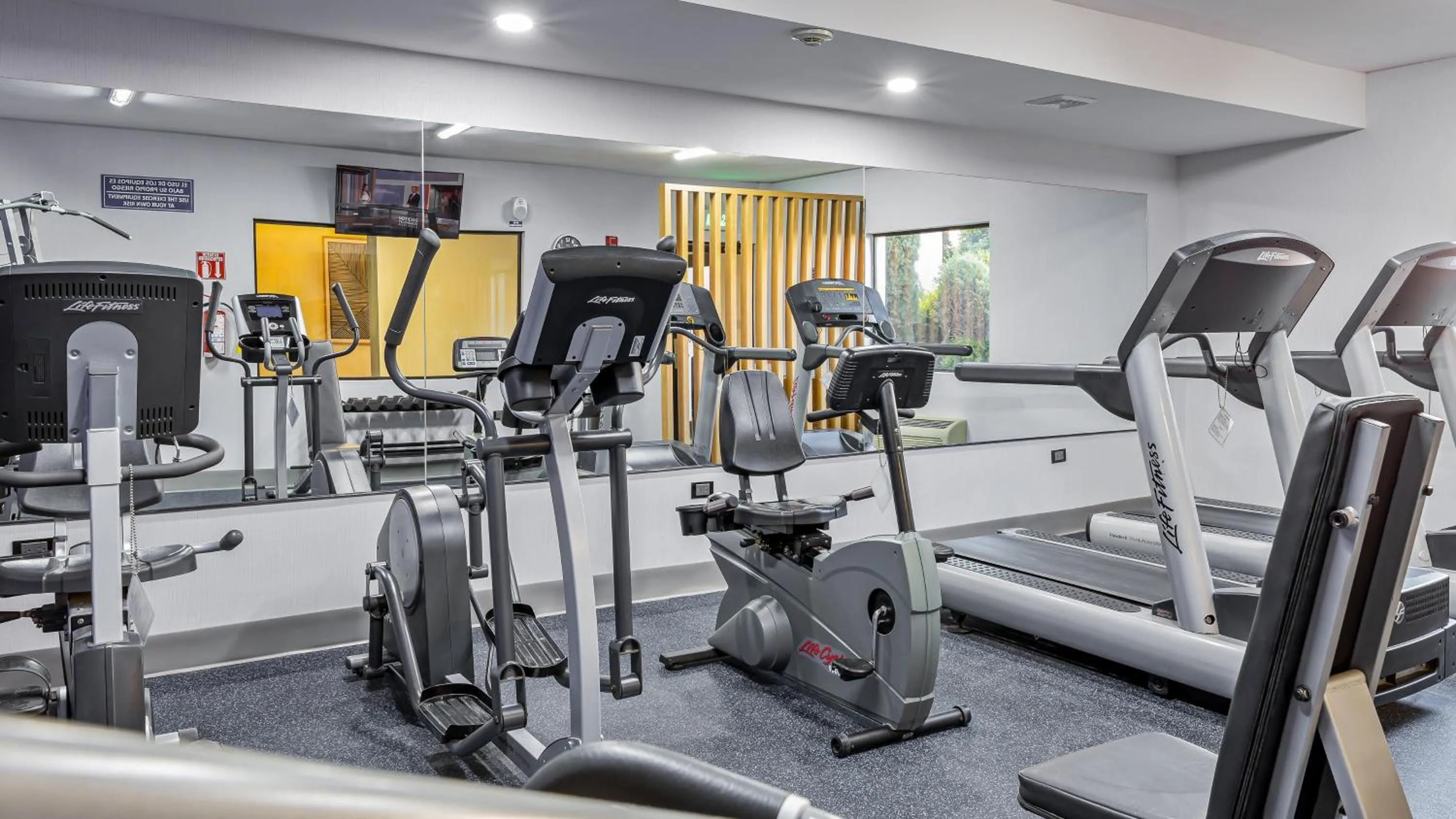 Fitness centre/facilities in Holiday Inn Express Chihuahua by IHG
