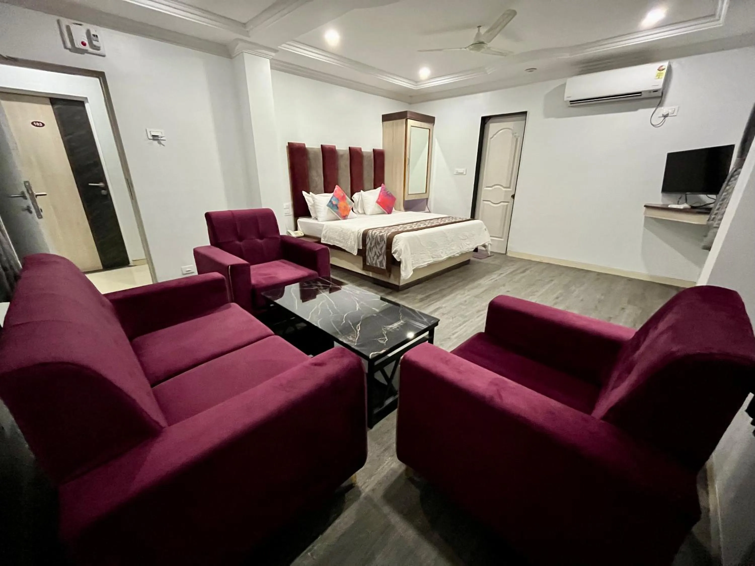 Photo of the whole room in Hotel Jeet Paradise