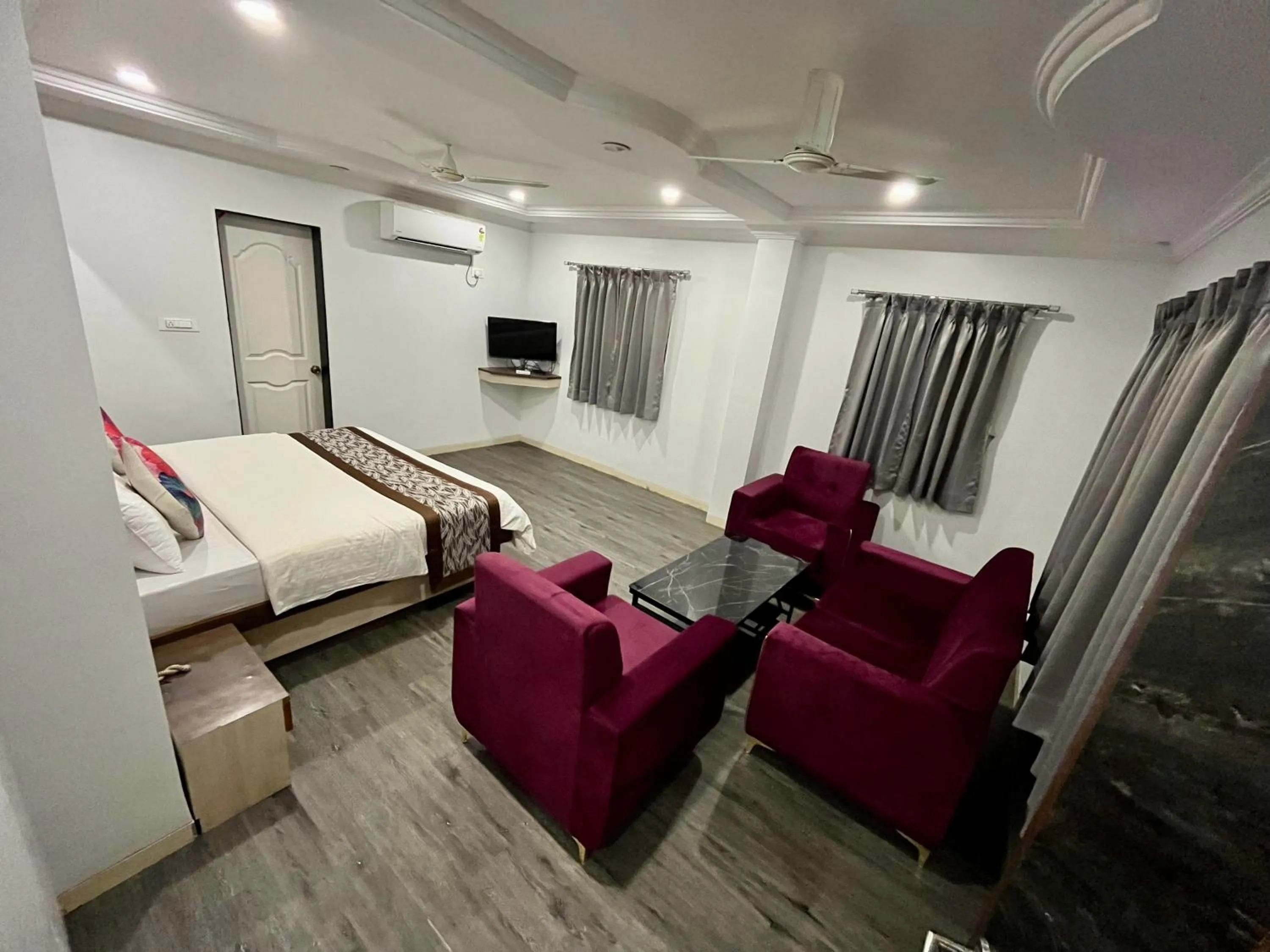 Photo of the whole room in Hotel Jeet Paradise