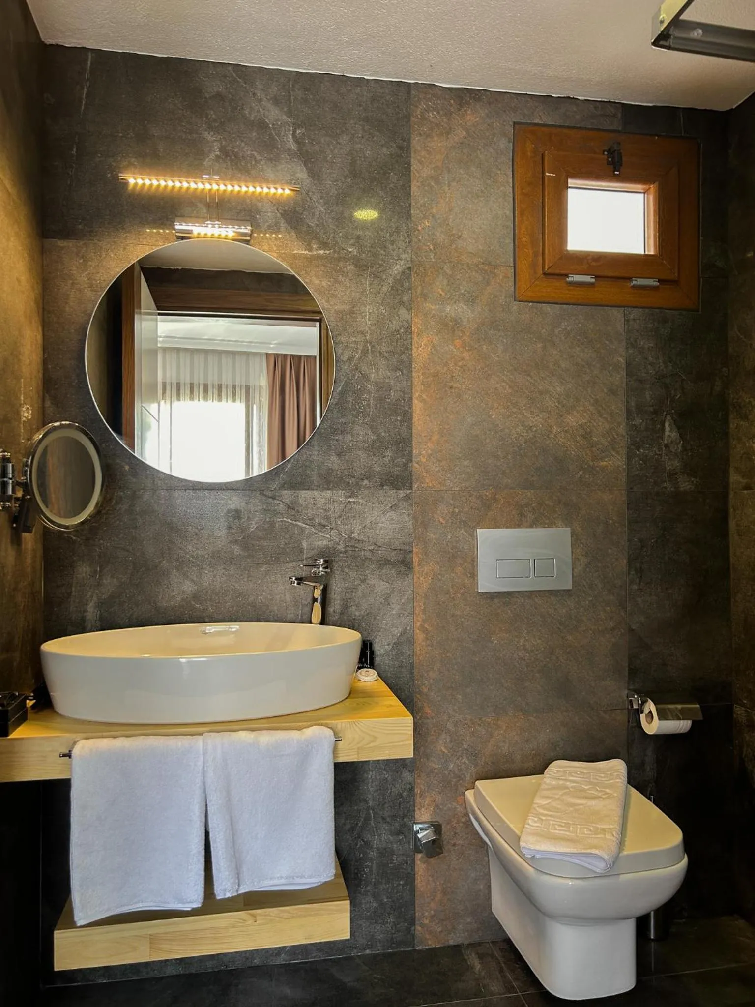 Toilet in Gulluk Life Hotel