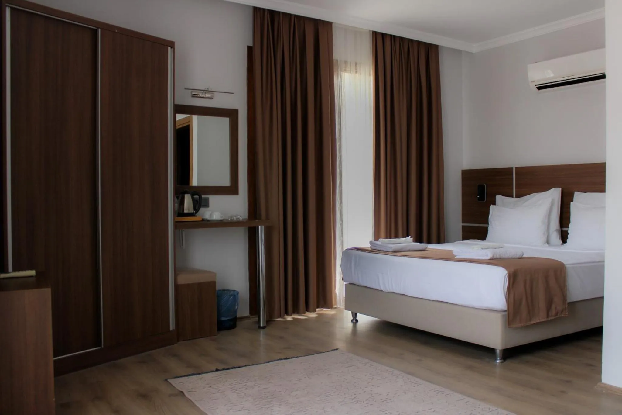 Photo of the whole room, Bed in Gulluk Life Hotel