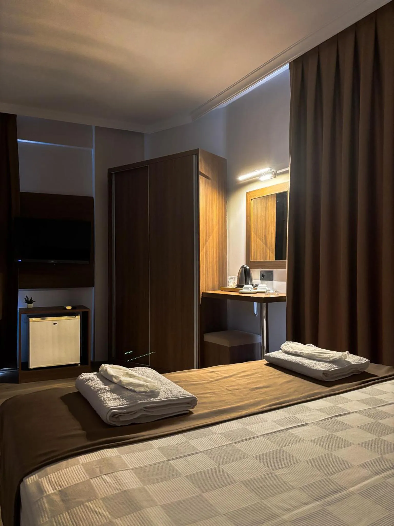 towels, Bed in Gulluk Life Hotel