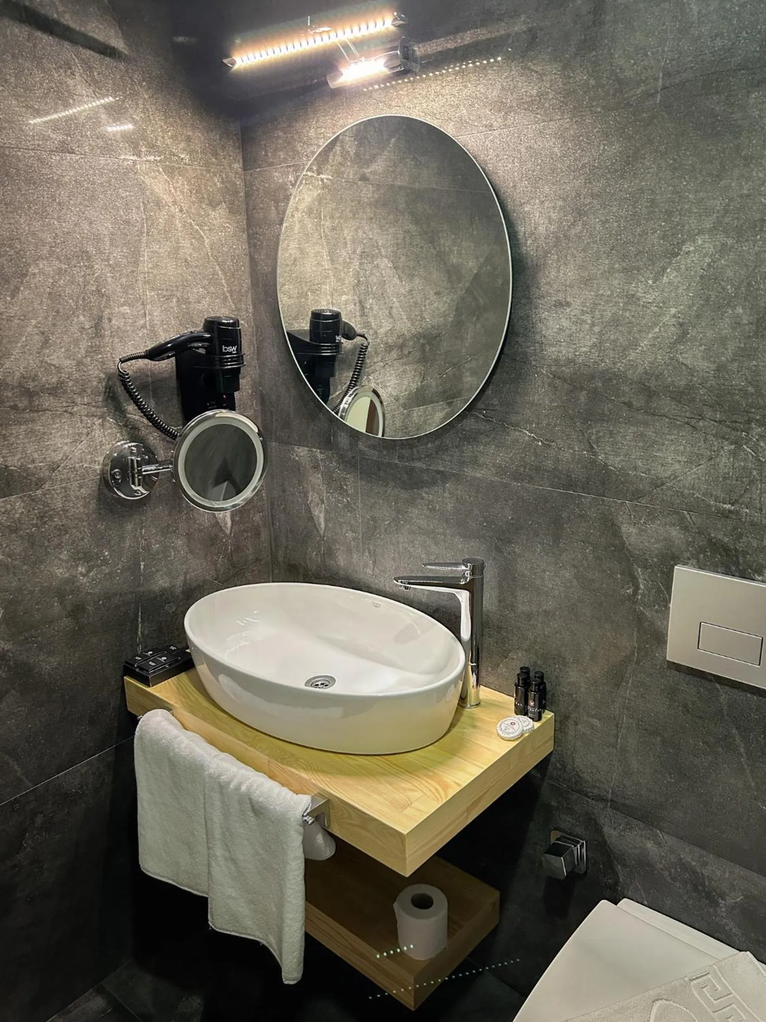 Toilet in Gulluk Life Hotel