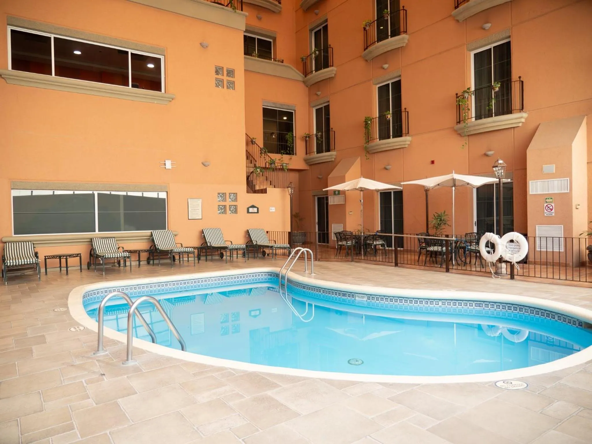 Swimming pool in Holiday Inn Express Silao-Aeropuerto Bajio by IHG