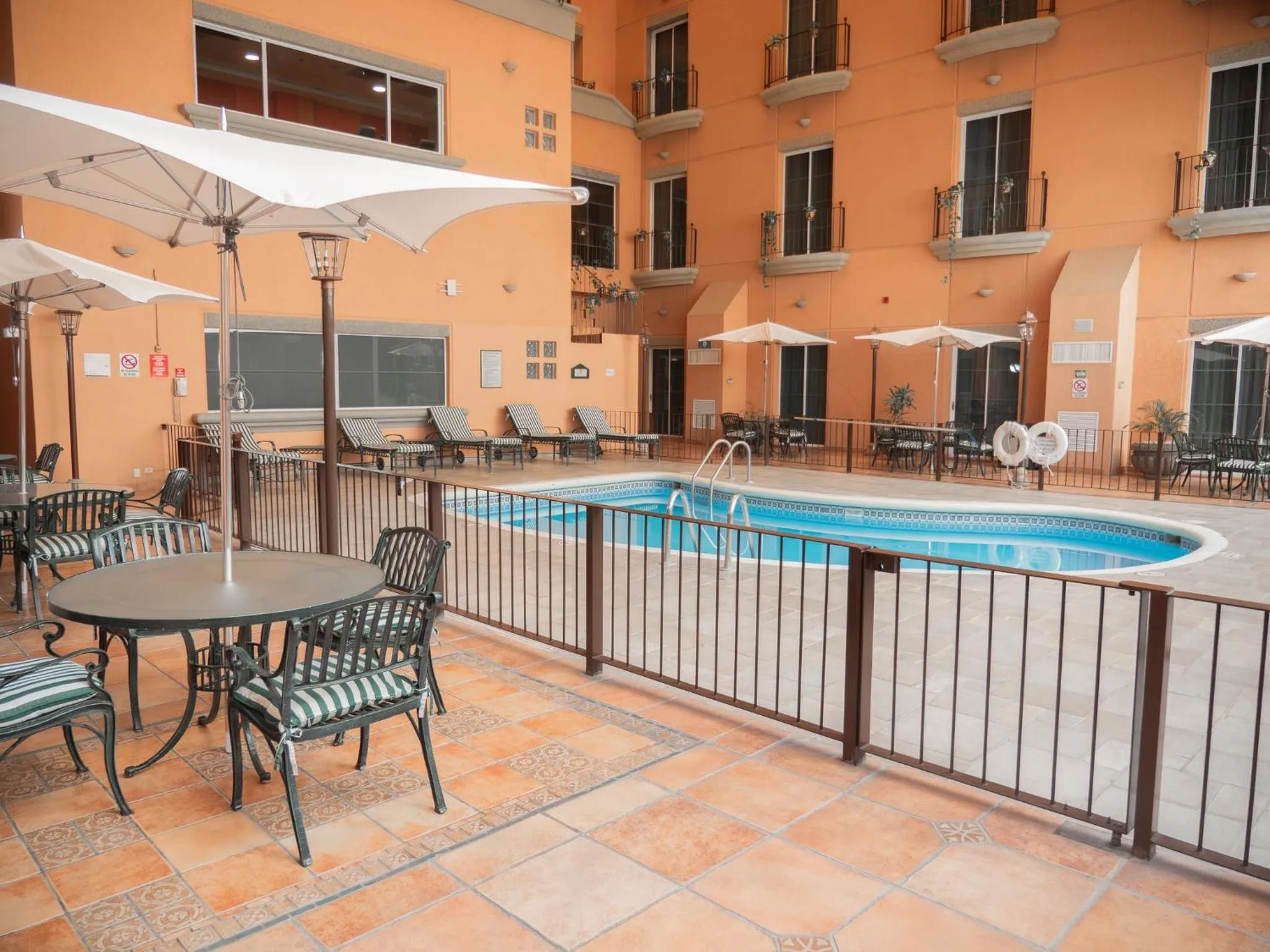 Swimming pool in Holiday Inn Express Silao-Aeropuerto Bajio by IHG