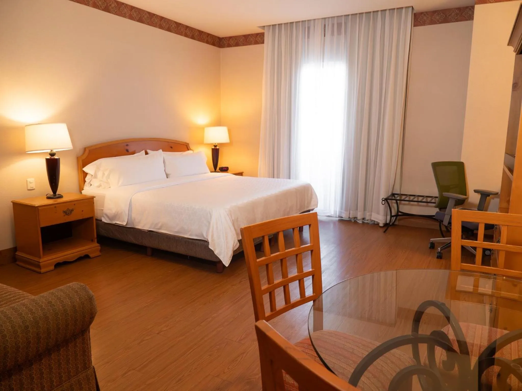 Photo of the whole room, Bed in Holiday Inn Express Silao-Aeropuerto Bajio by IHG