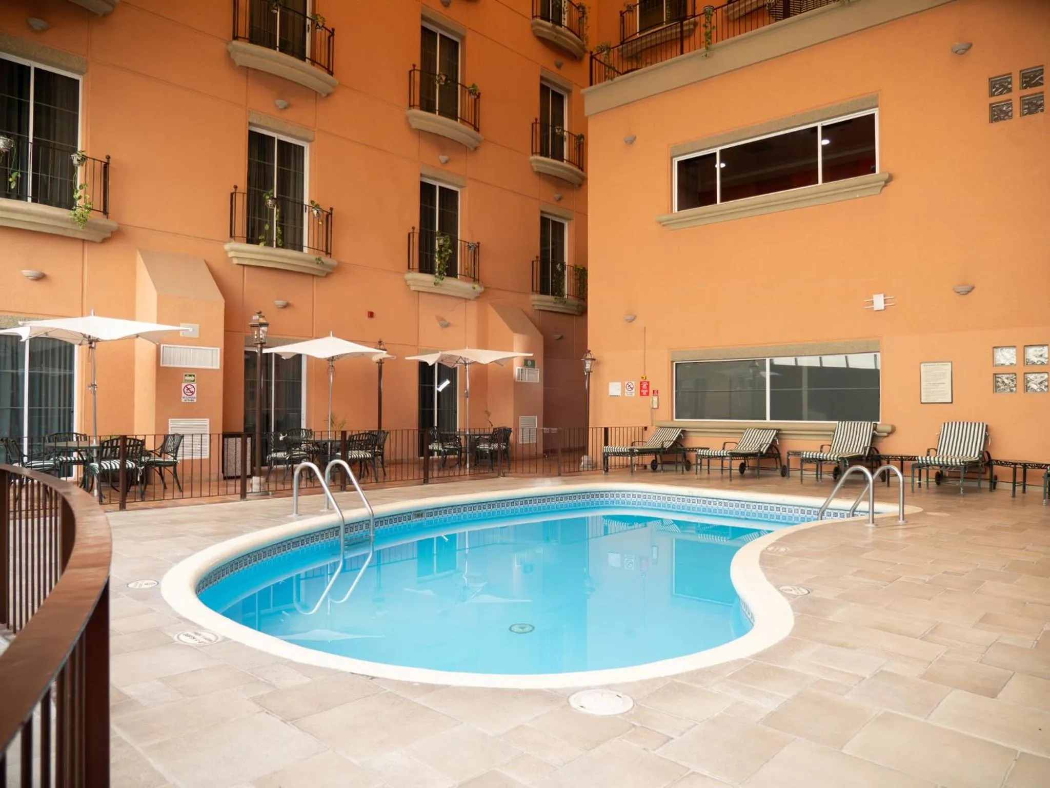 Swimming pool in Holiday Inn Express Silao-Aeropuerto Bajio by IHG