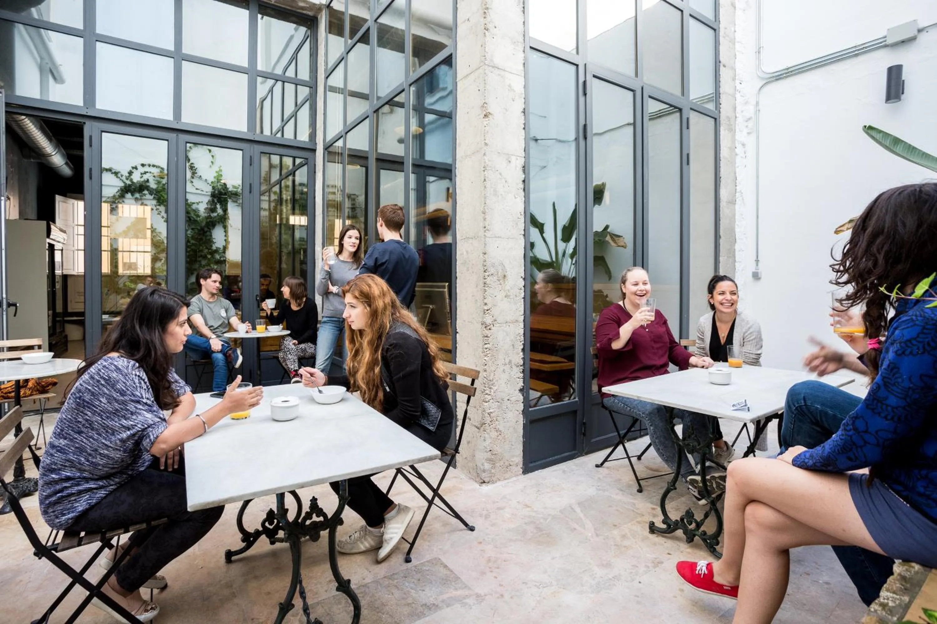 Patio in Black Swan Hostel Sevilla