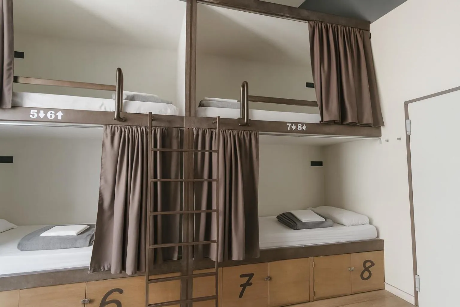 Bed in Black Swan Hostel Sevilla