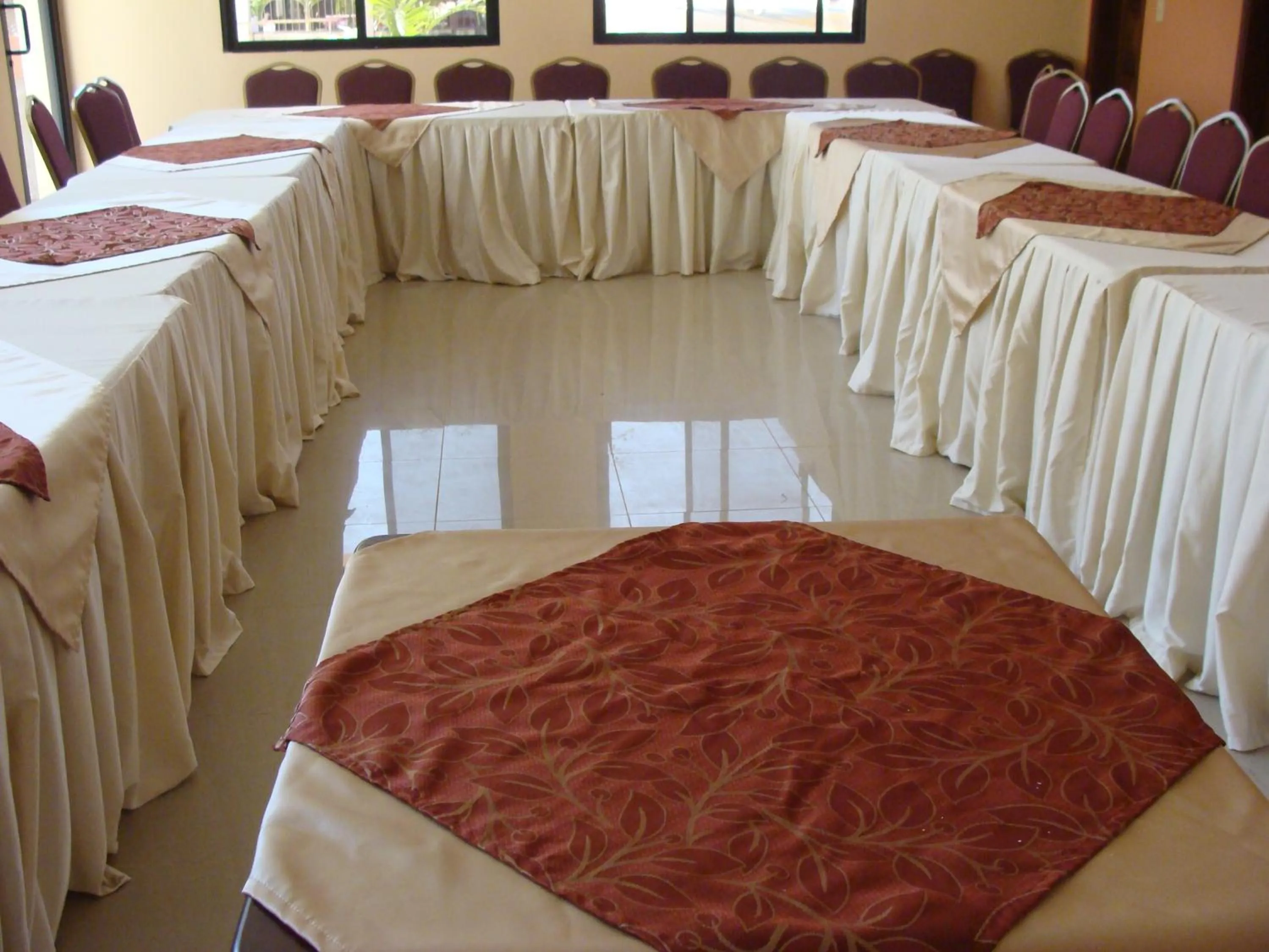 Business facilities in Hotel Plaza Maria