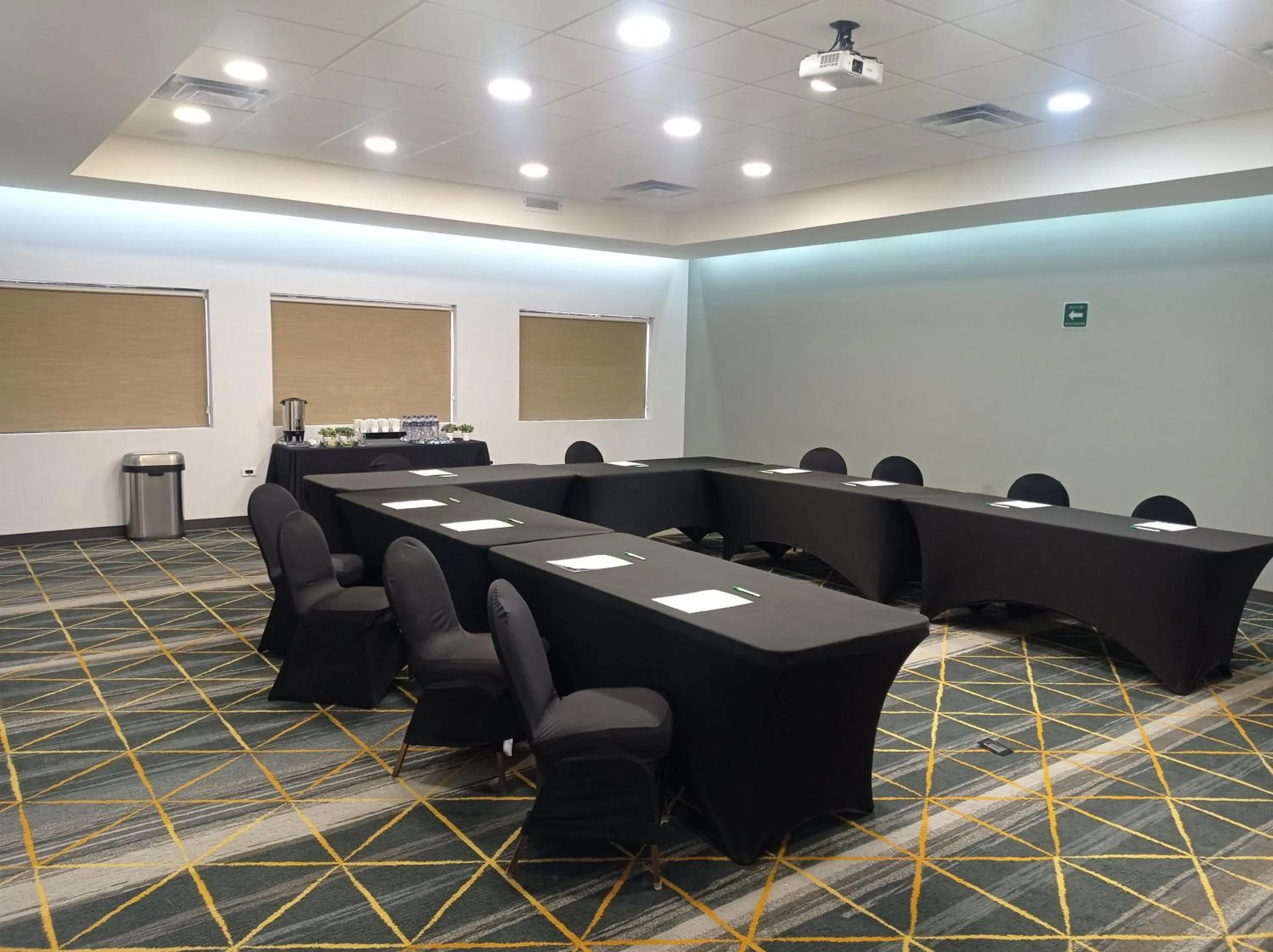 Meeting/conference room in Holiday Inn & Suites Chihuahua Expo by IHG