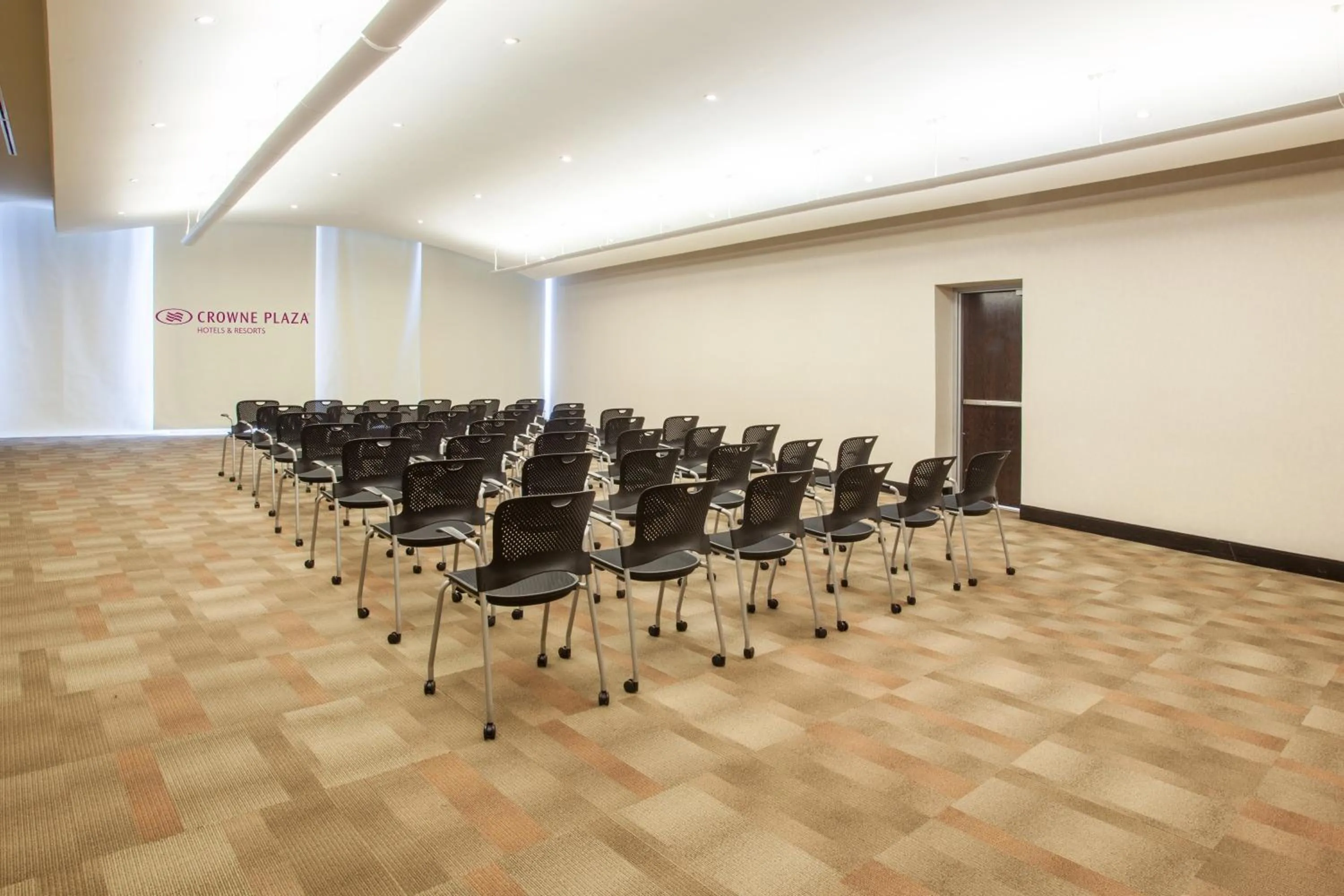 Meeting/conference room in Crowne Plaza Leon by IHG