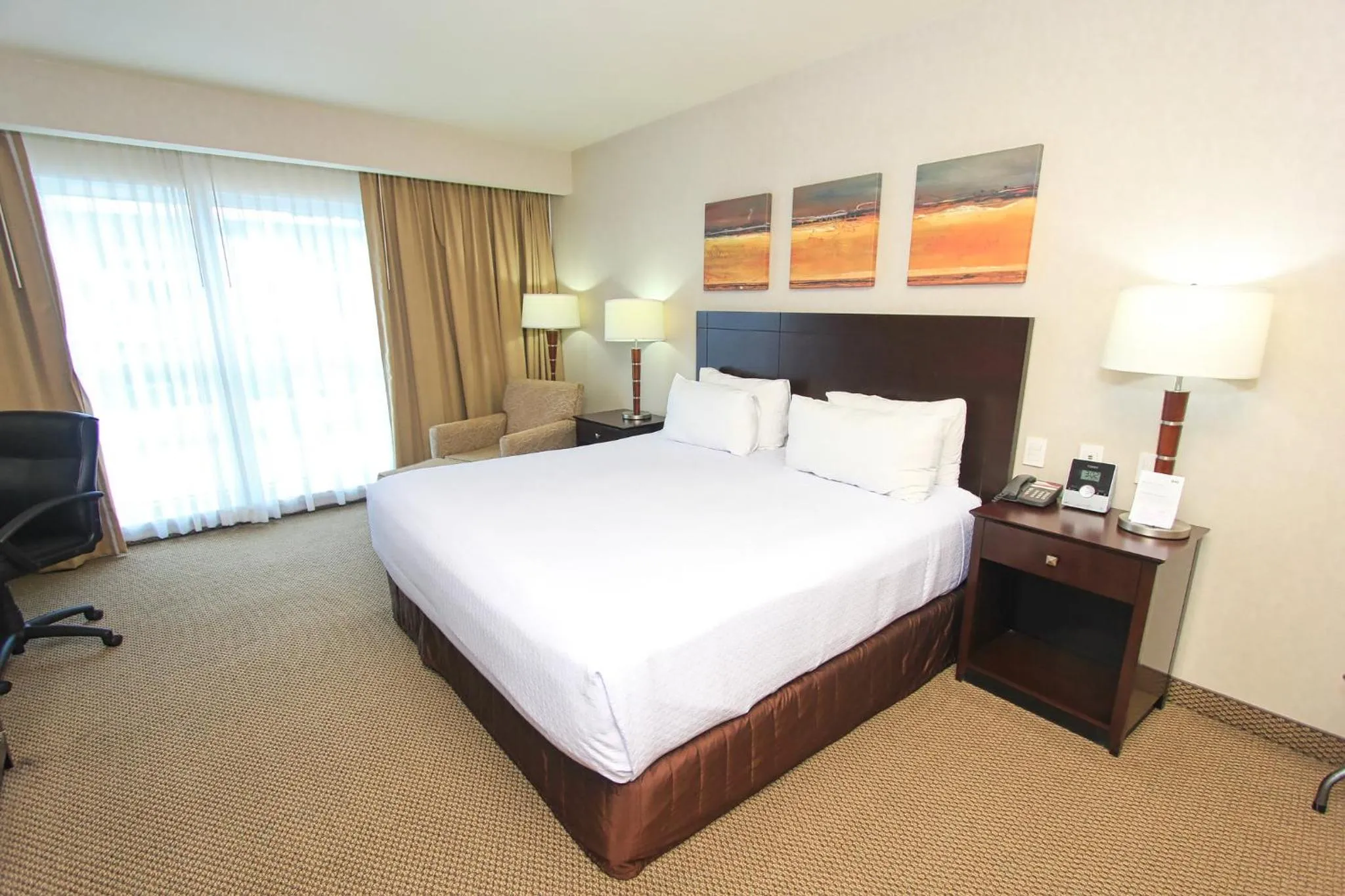 Photo of the whole room, Bed in Crowne Plaza Leon by IHG