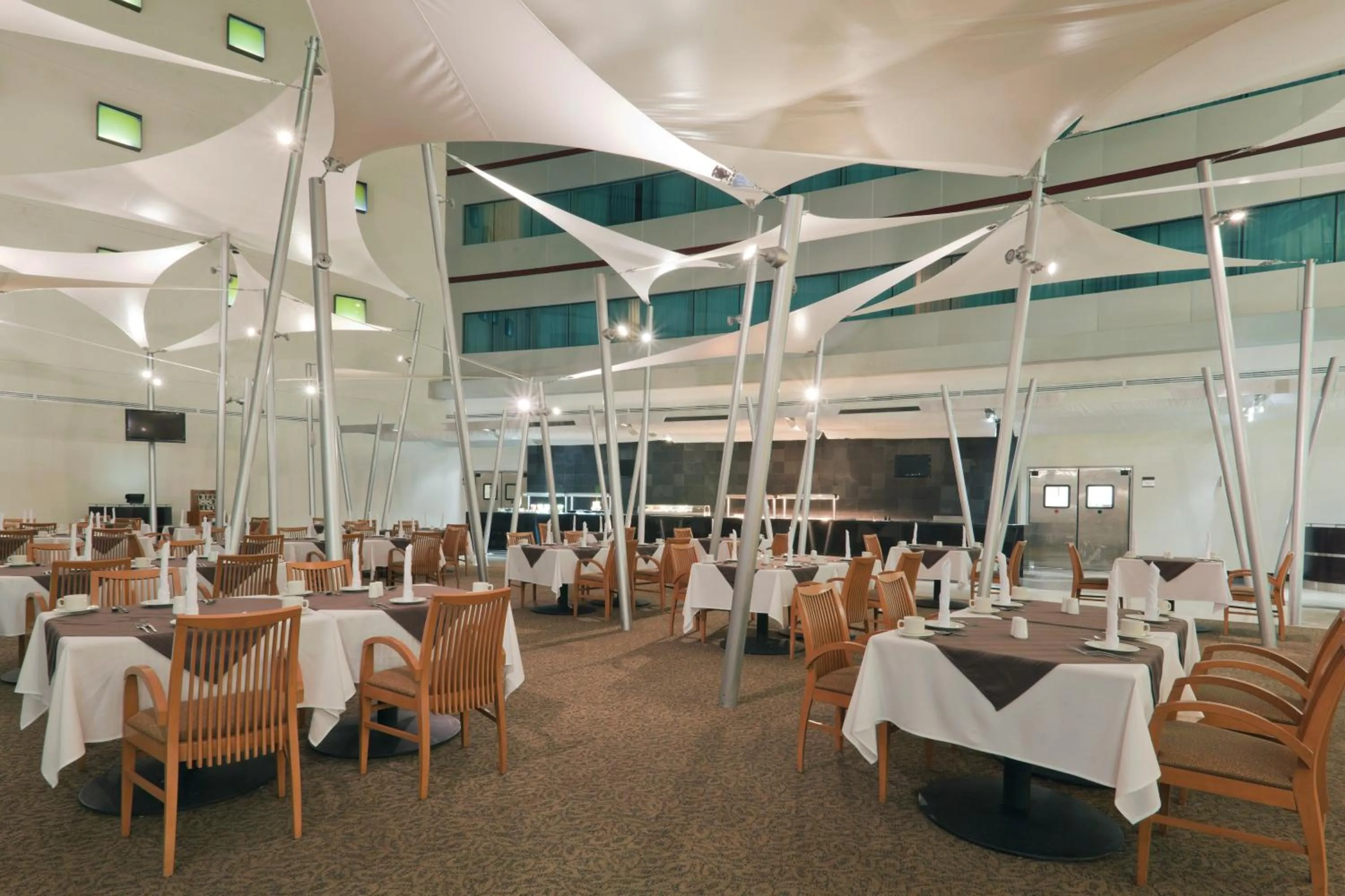 Restaurant/places to eat in Crowne Plaza Leon by IHG