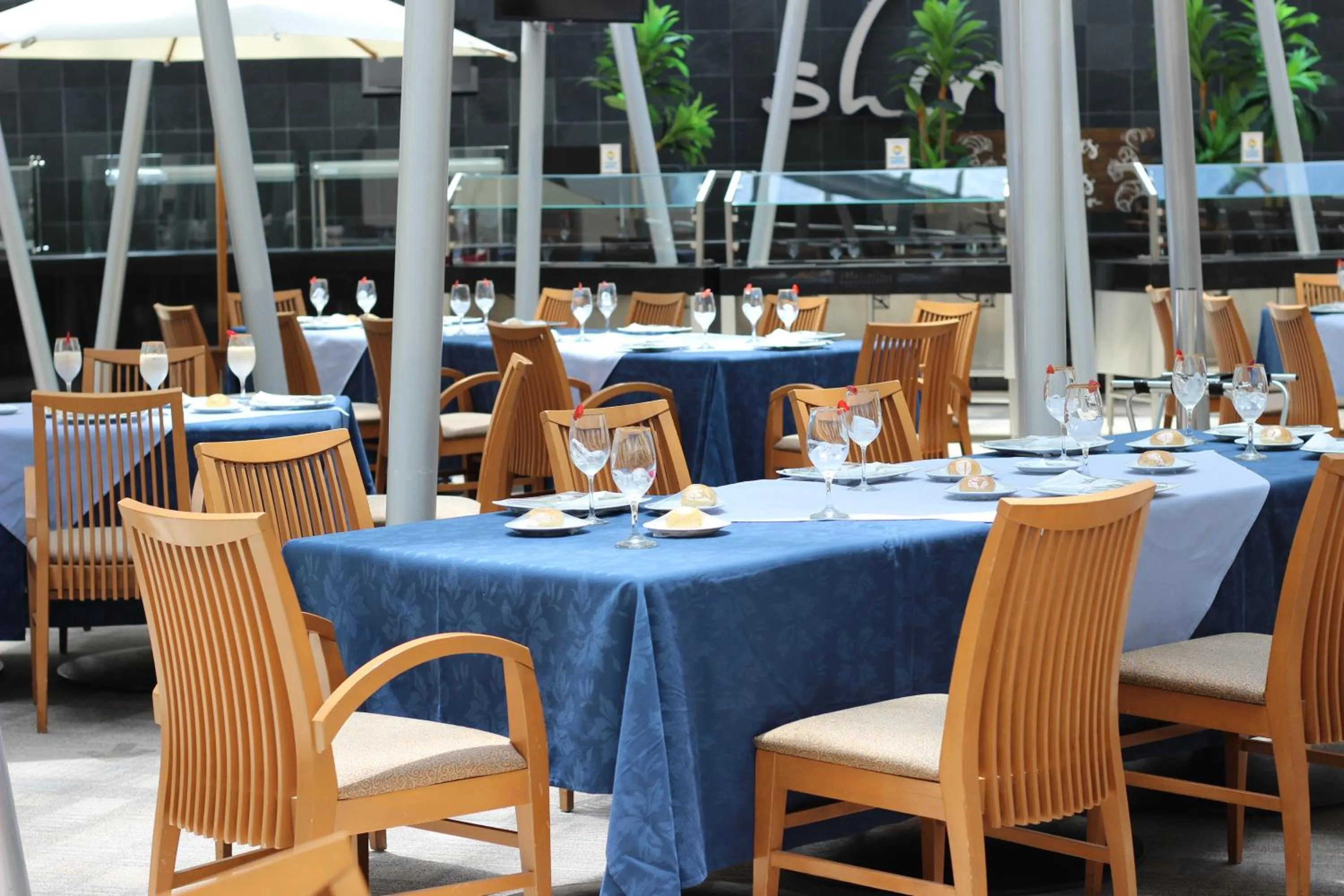 Restaurant/places to eat in Crowne Plaza Leon by IHG