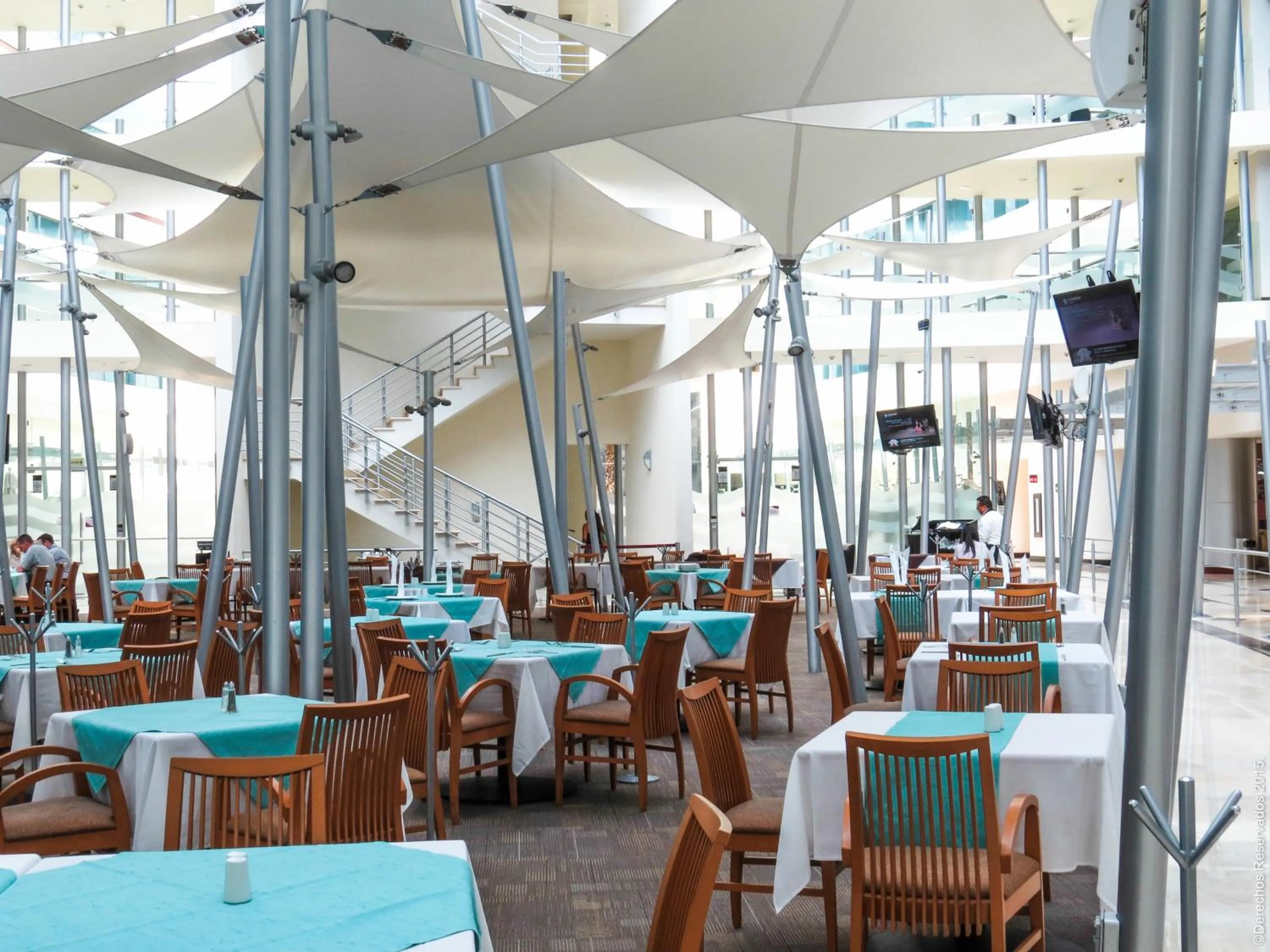 Restaurant/places to eat in Crowne Plaza Leon by IHG