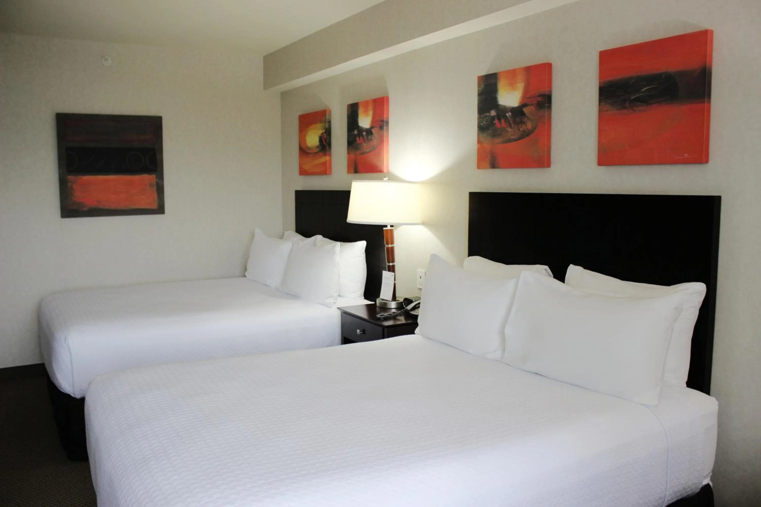 Photo of the whole room, Bed in Crowne Plaza Leon by IHG