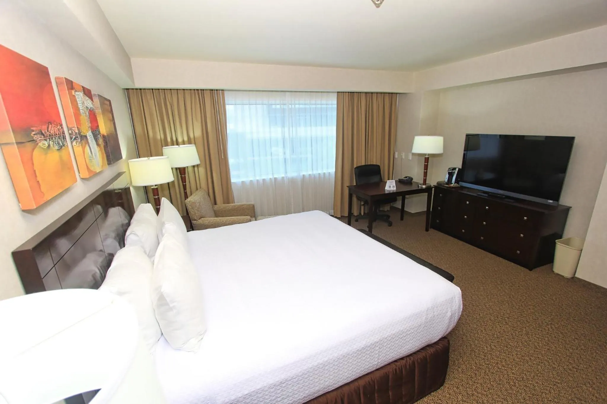 Photo of the whole room, Bed in Crowne Plaza Leon by IHG