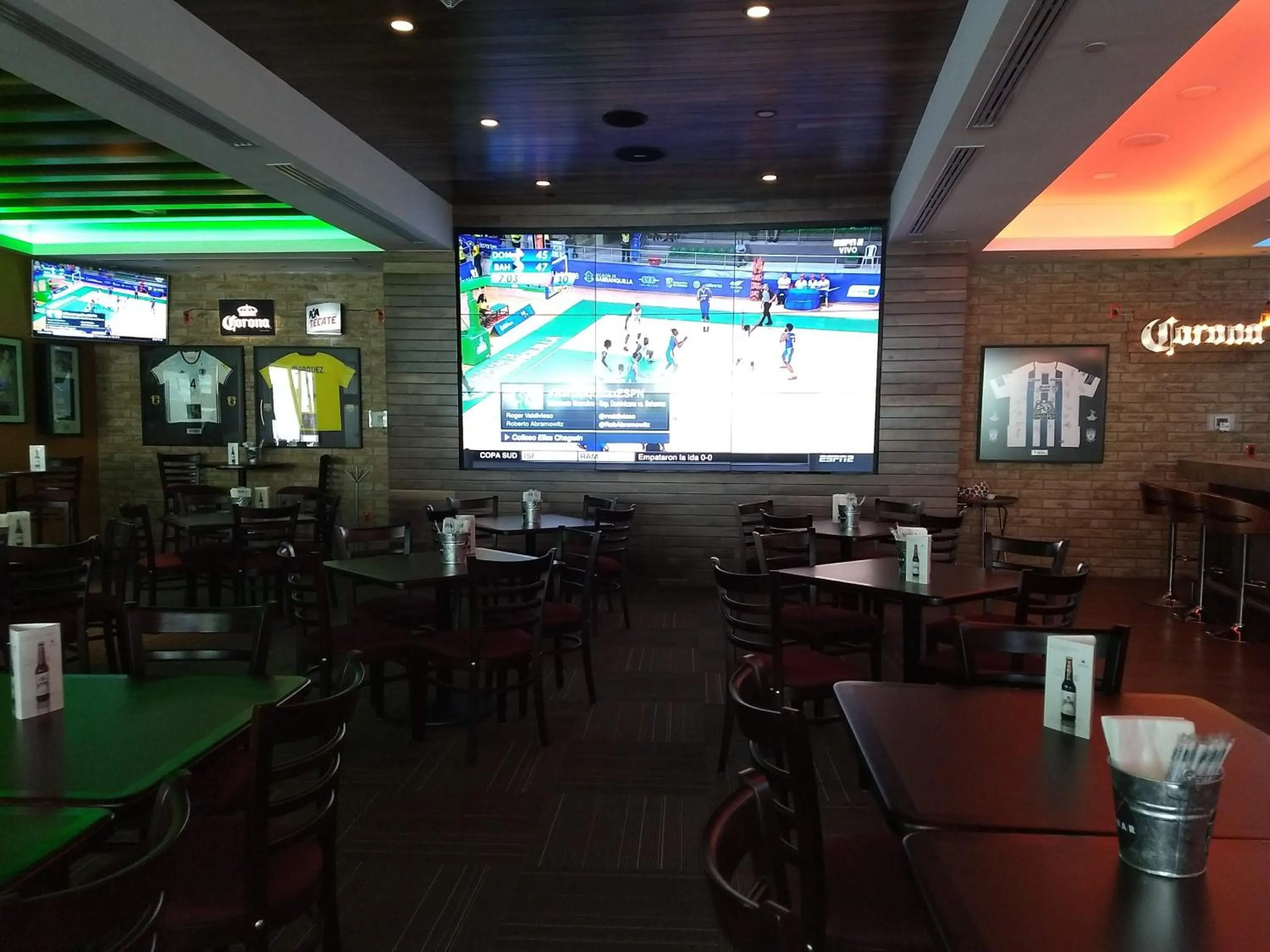 Lounge or bar in Crowne Plaza Leon by IHG