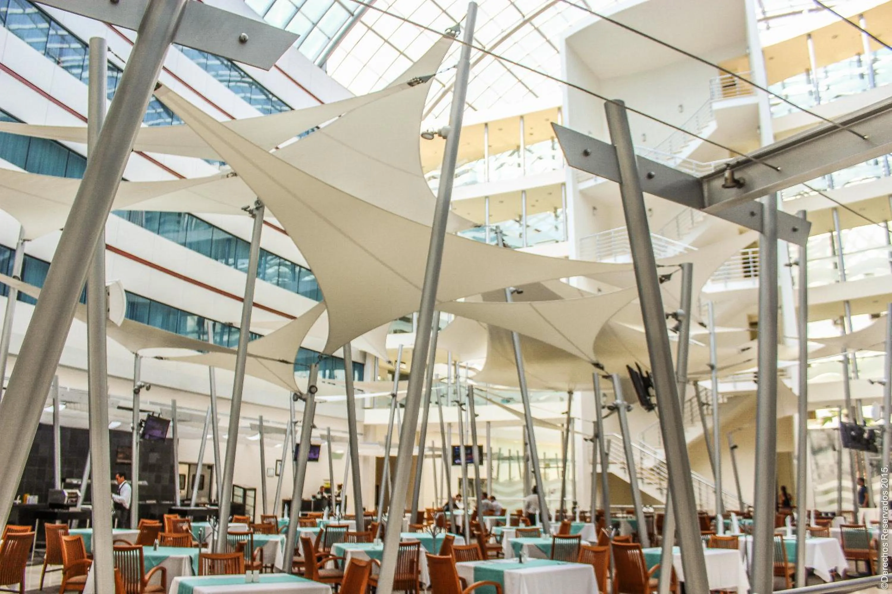 Restaurant/places to eat in Crowne Plaza Leon by IHG