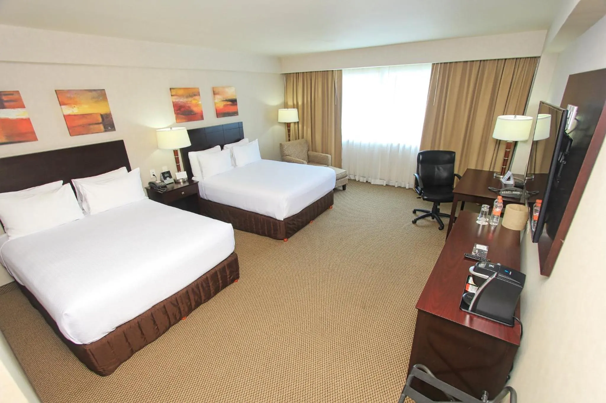 Photo of the whole room, Bed in Crowne Plaza Leon by IHG