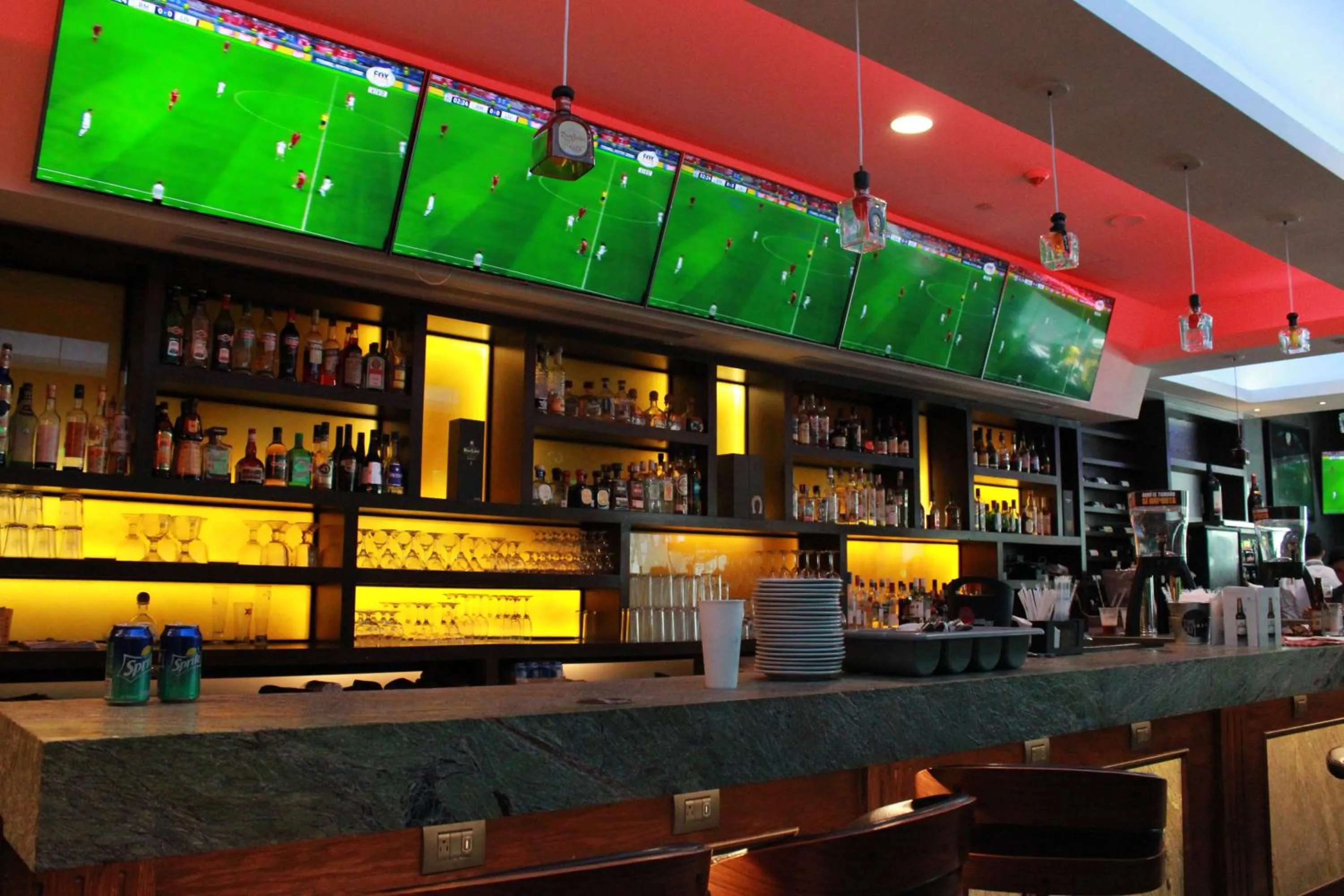 Lounge or bar in Crowne Plaza Leon by IHG