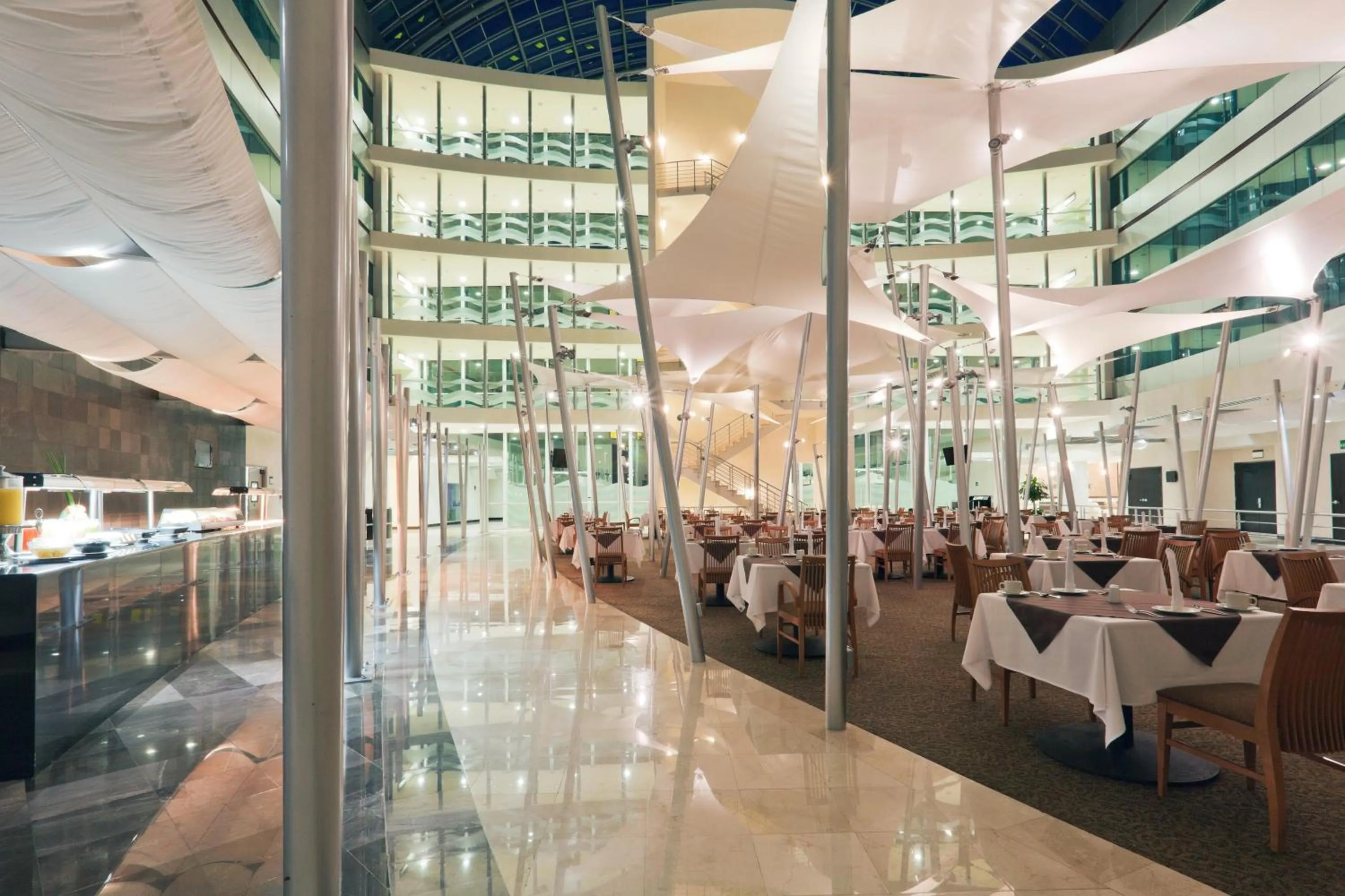 Restaurant/places to eat in Crowne Plaza Leon by IHG