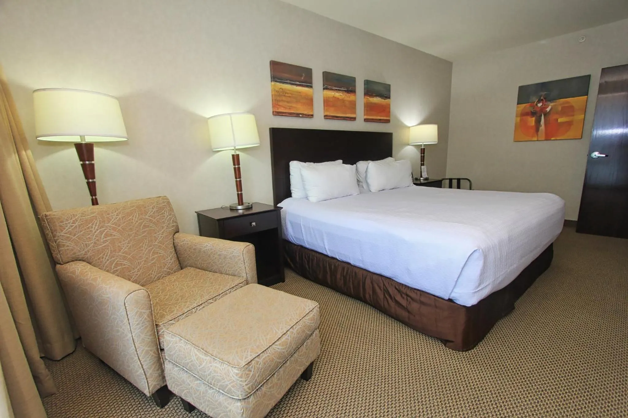 Photo of the whole room, Bed in Crowne Plaza Leon by IHG