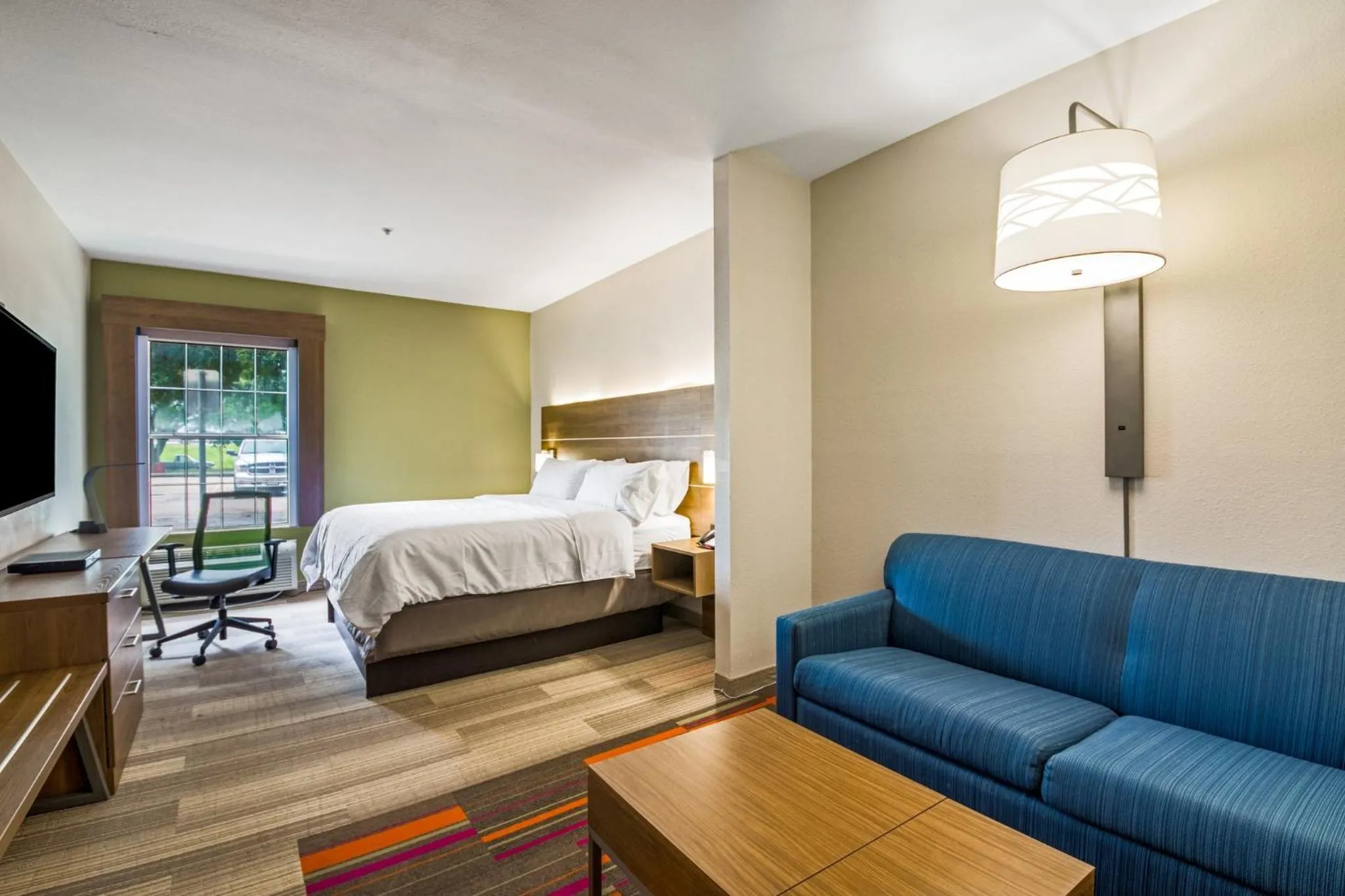 Photo of the whole room, Bed in Holiday Inn Express Hotel & Suites Columbus by IHG