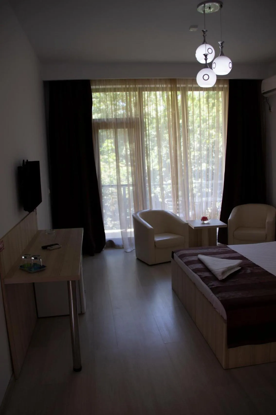 Property building, Bed in Q Hotel