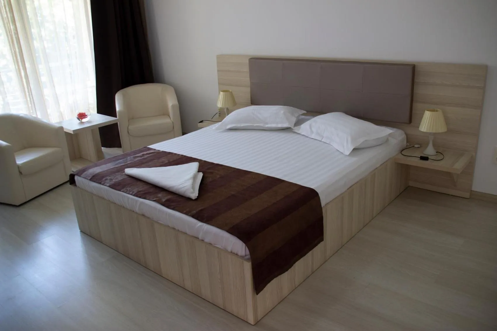 Property building, Bed in Q Hotel