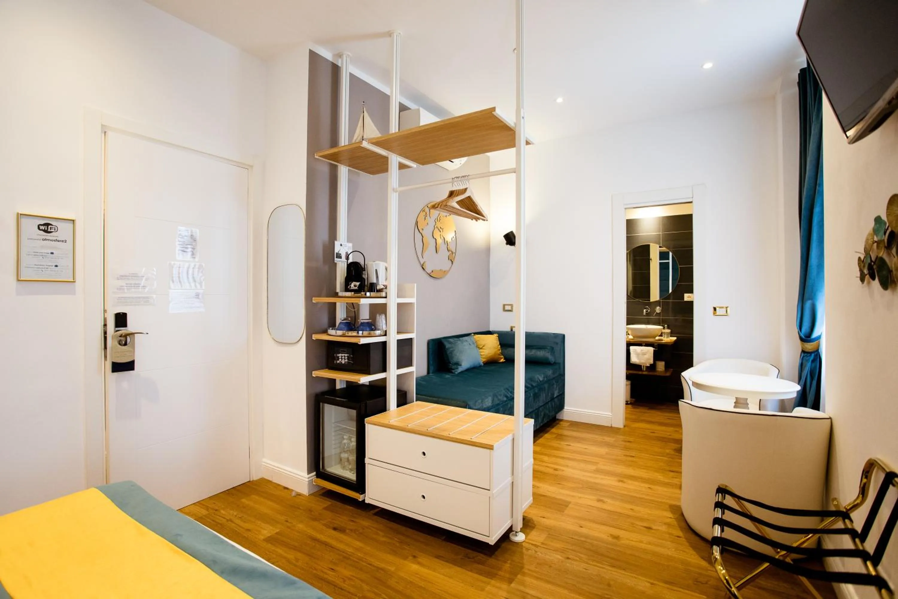 Photo of the whole room in Atmosfere Guest House - Cinque Terre e La Spezia