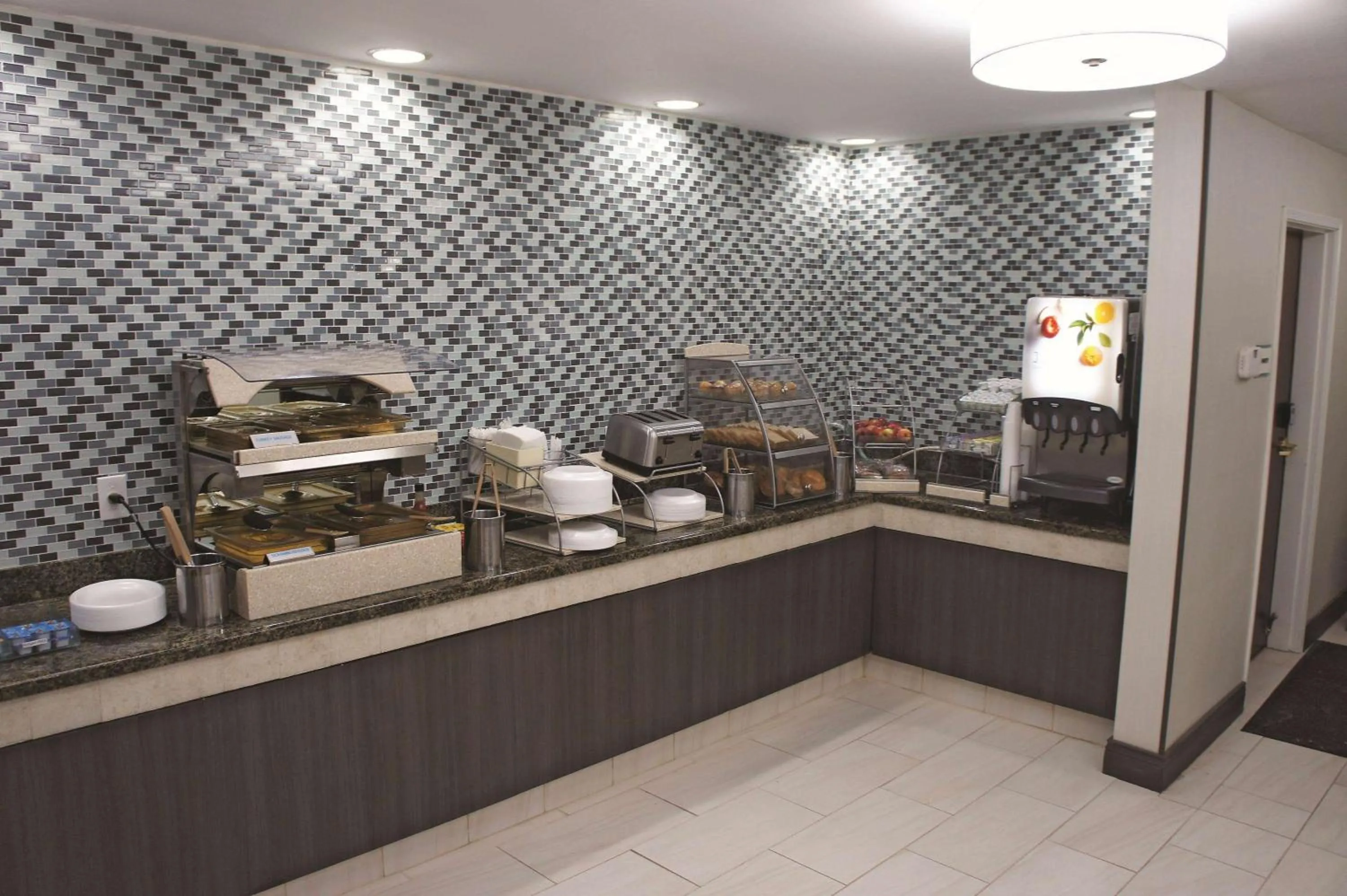 Breakfast in La Quinta by Wyndham Covington