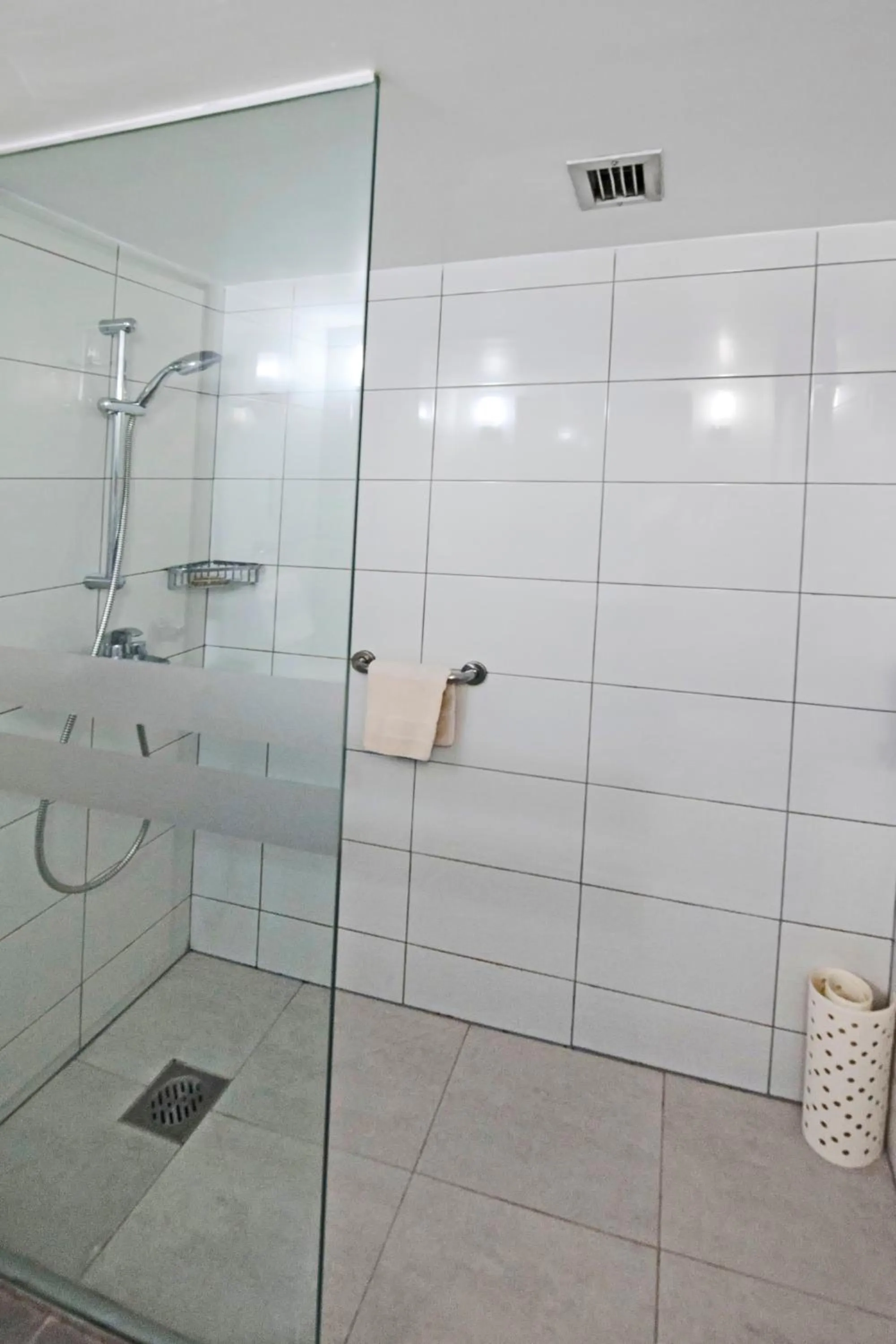 Shower in Kissos Hotel