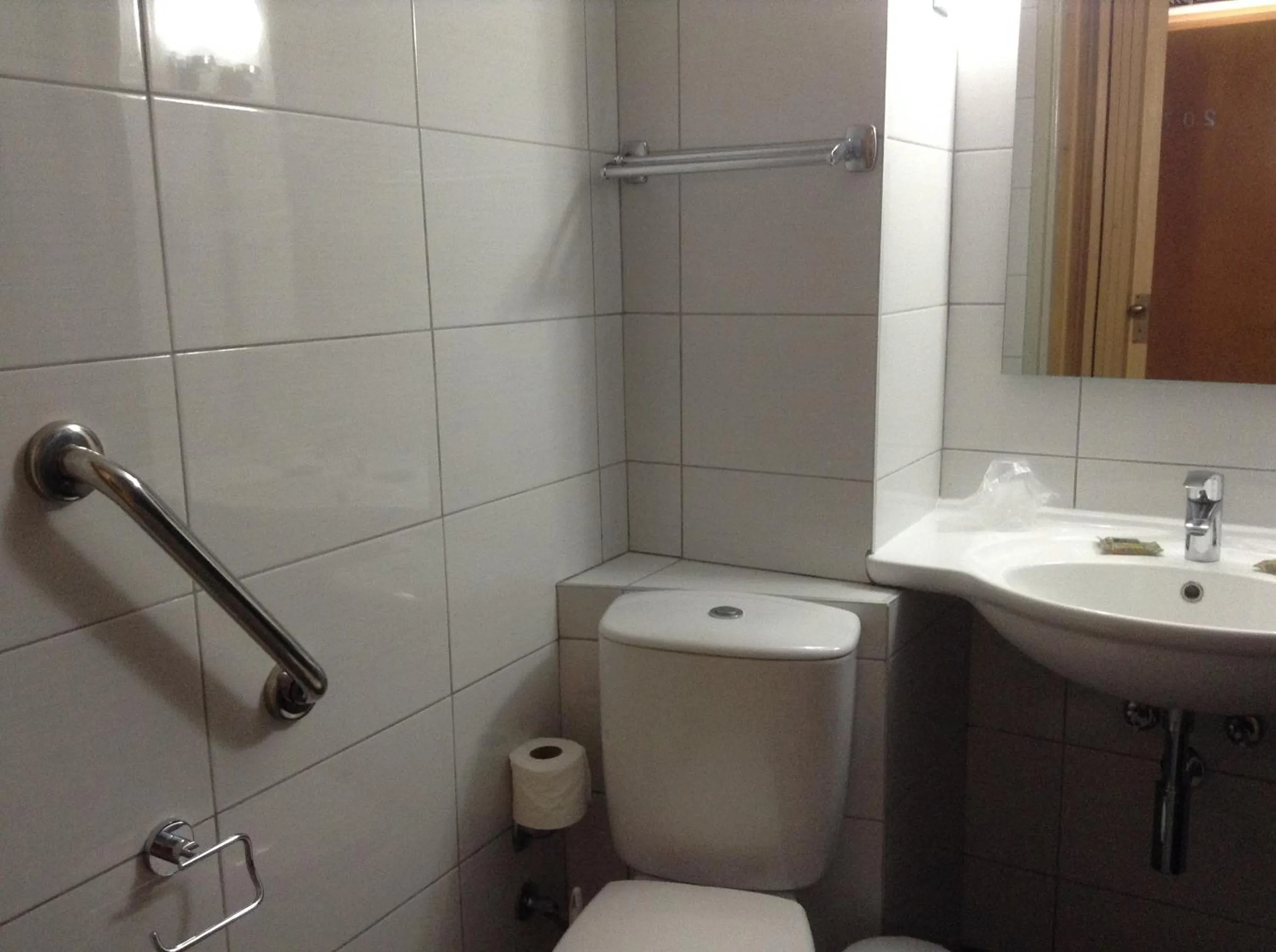 Toilet in Kissos Hotel