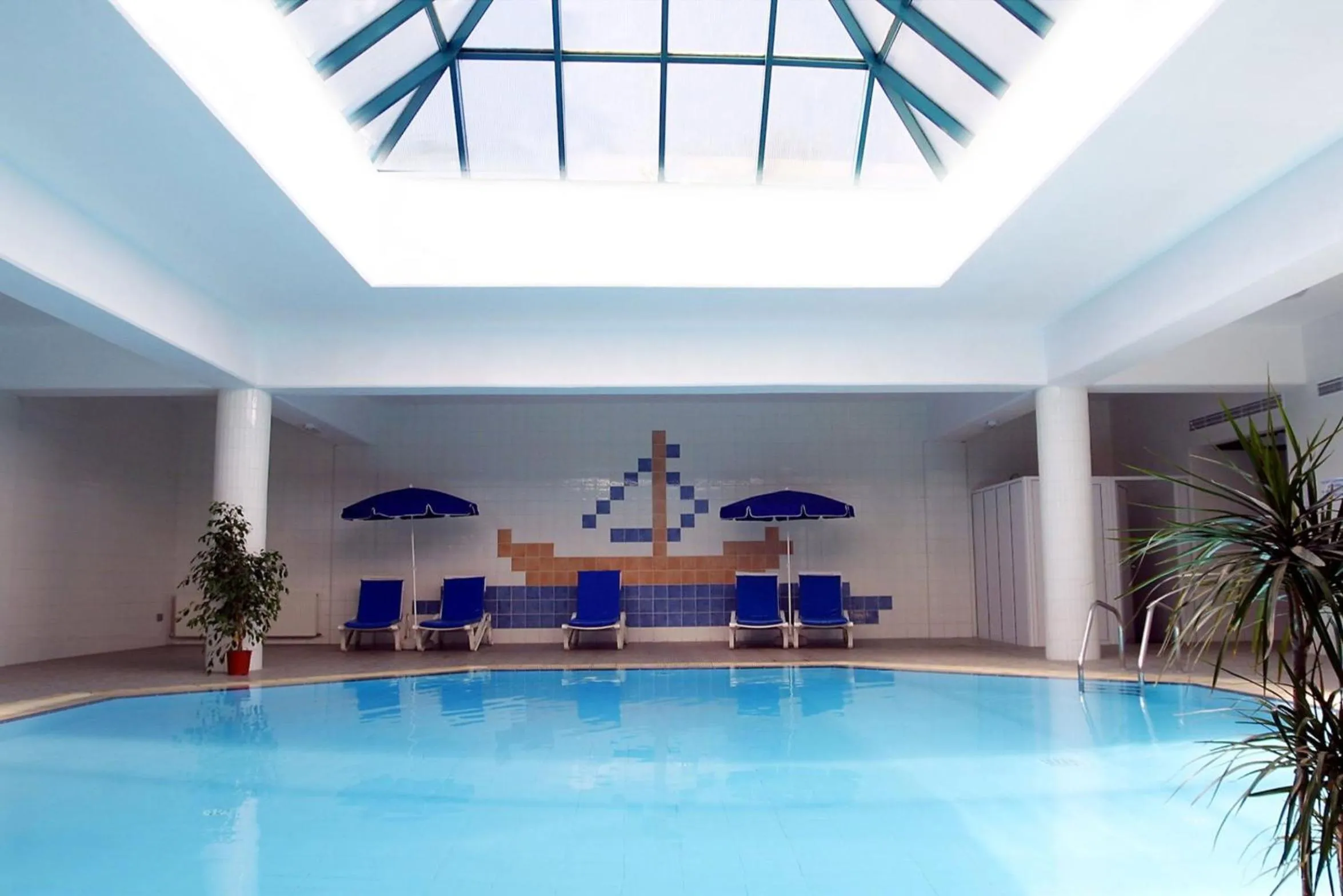 Swimming pool in Kissos Hotel