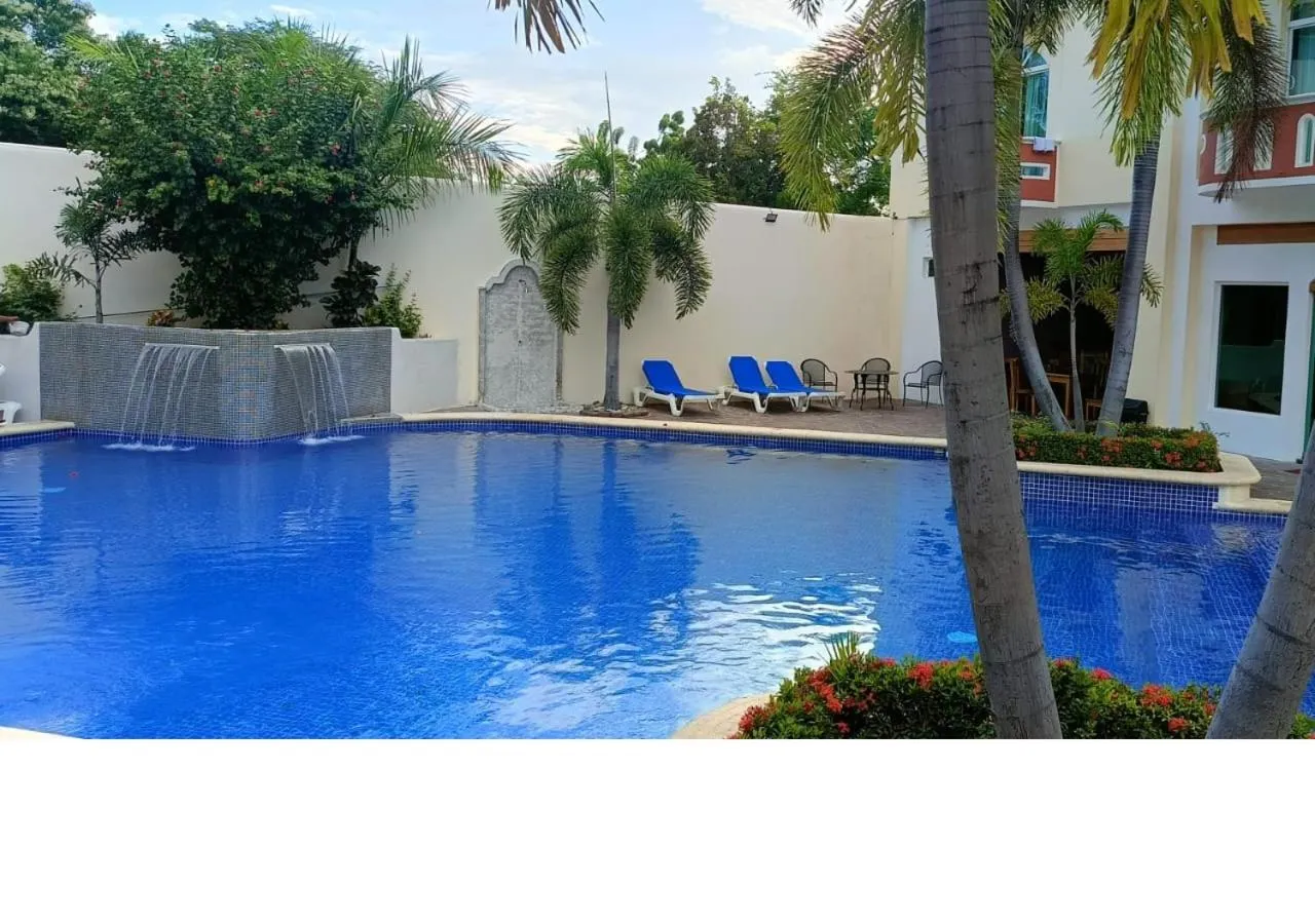 Swimming pool in Casa Danna Huatulco
