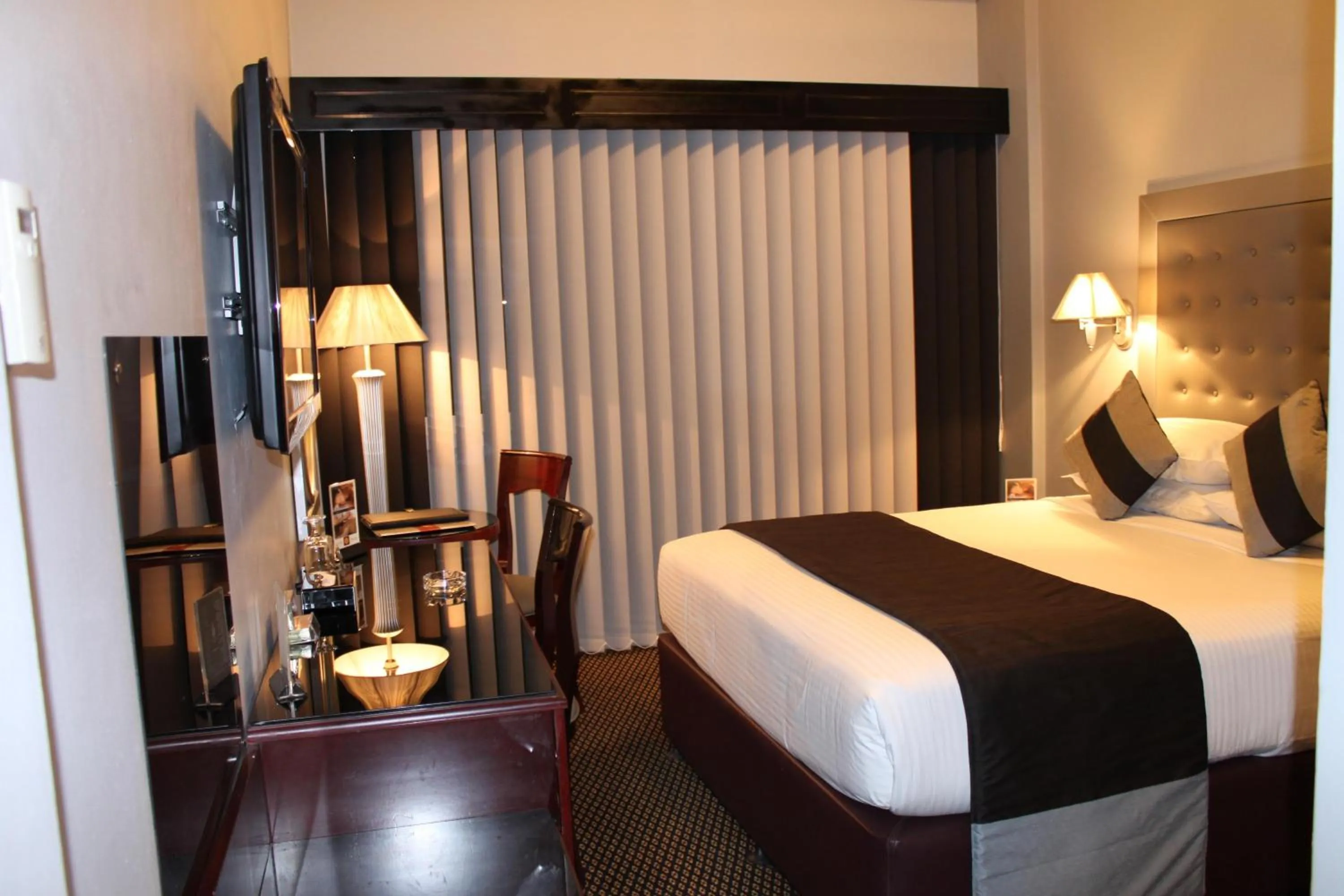 Bed in Broadway Hotel